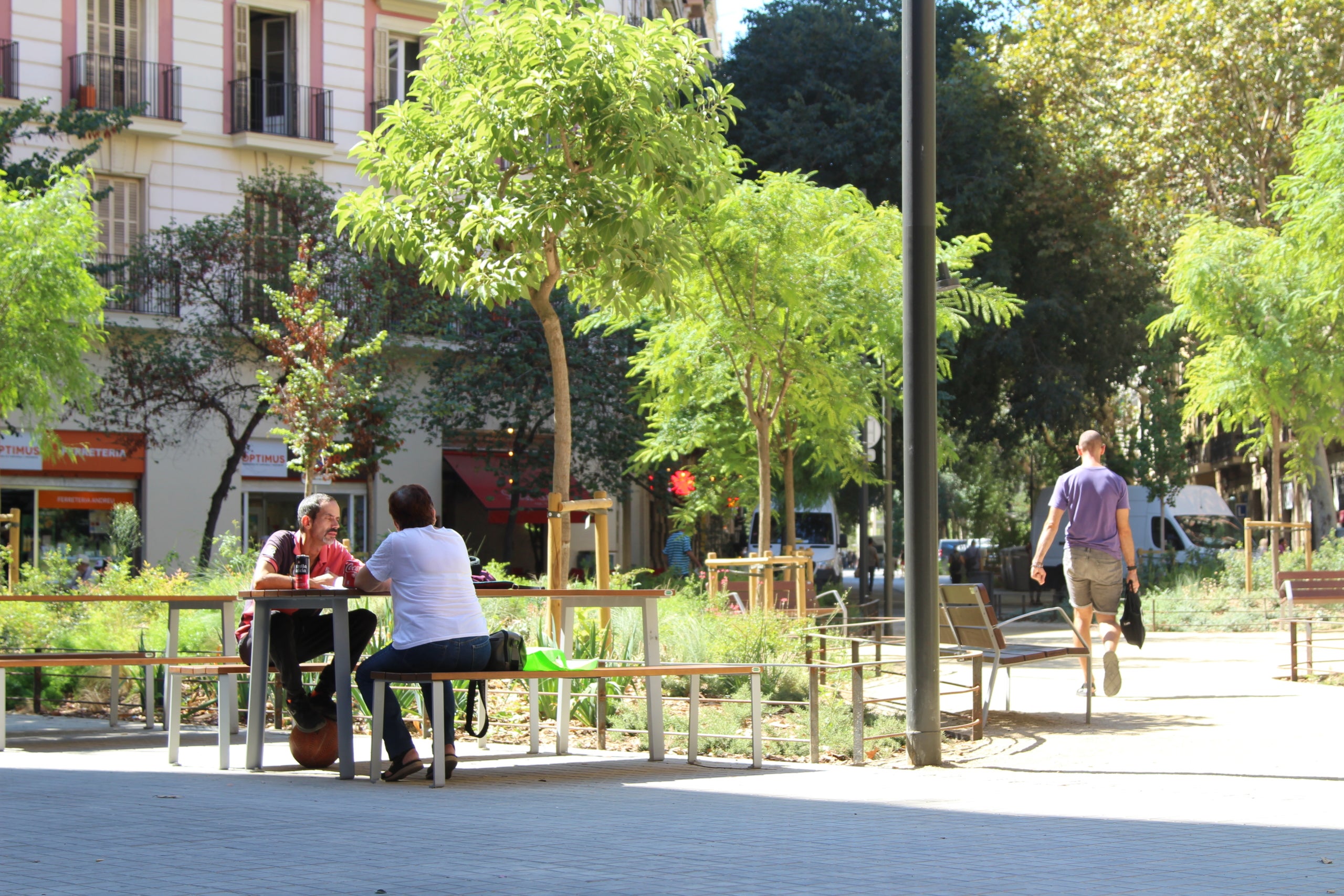 El carrer del Consell de Cent de Barcelona després de la seva pacificació / Anton Rosa
