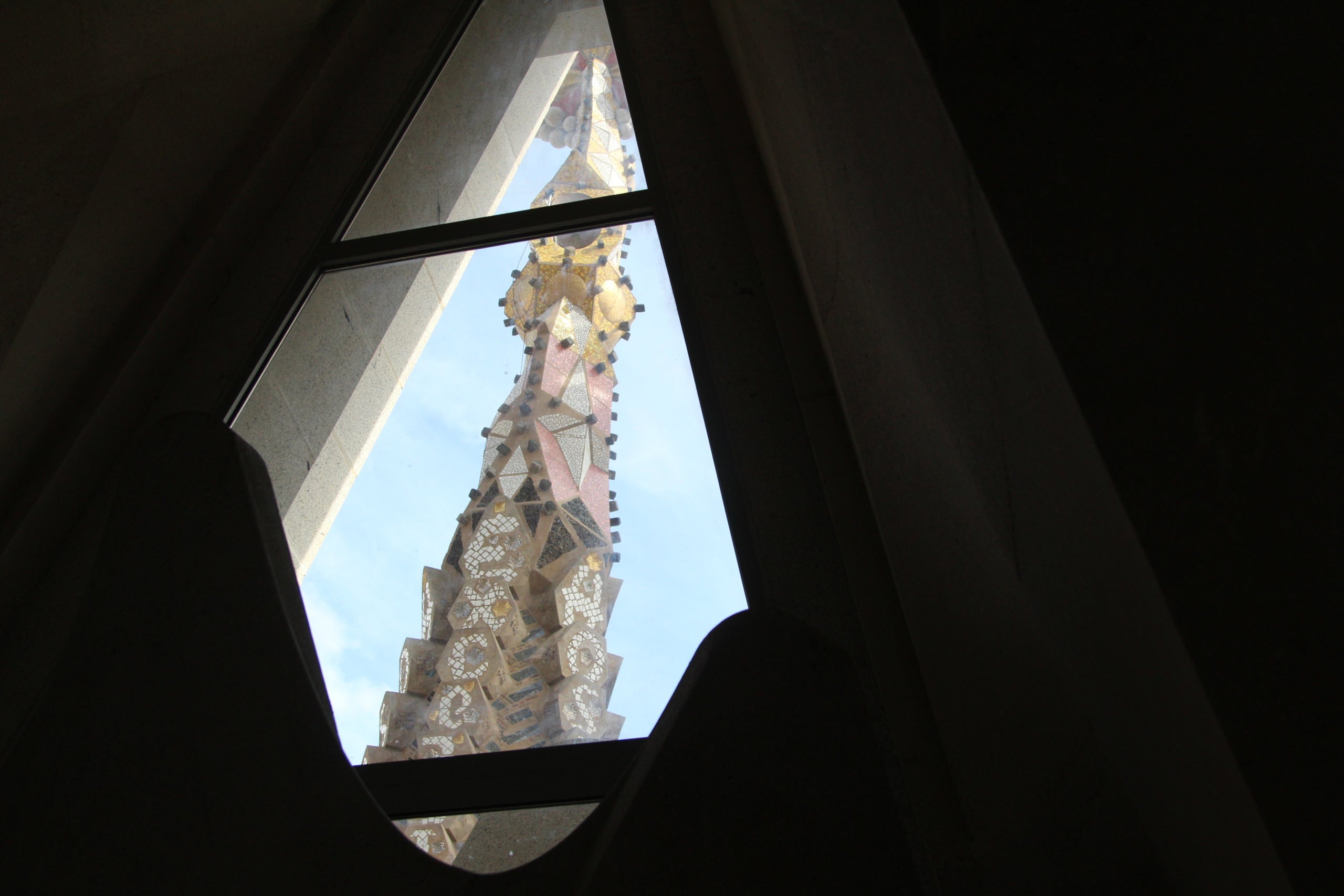 Vistes des d'un dels ventanals de la sala Creuer de la Sagrada Família / A.R.