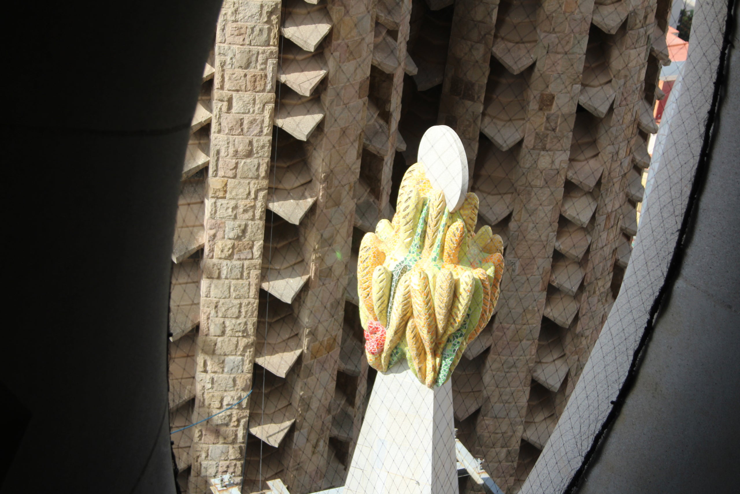 Vistes des d'un dels ventanals de la sala Creuer de la Sagrada Família / A.R.