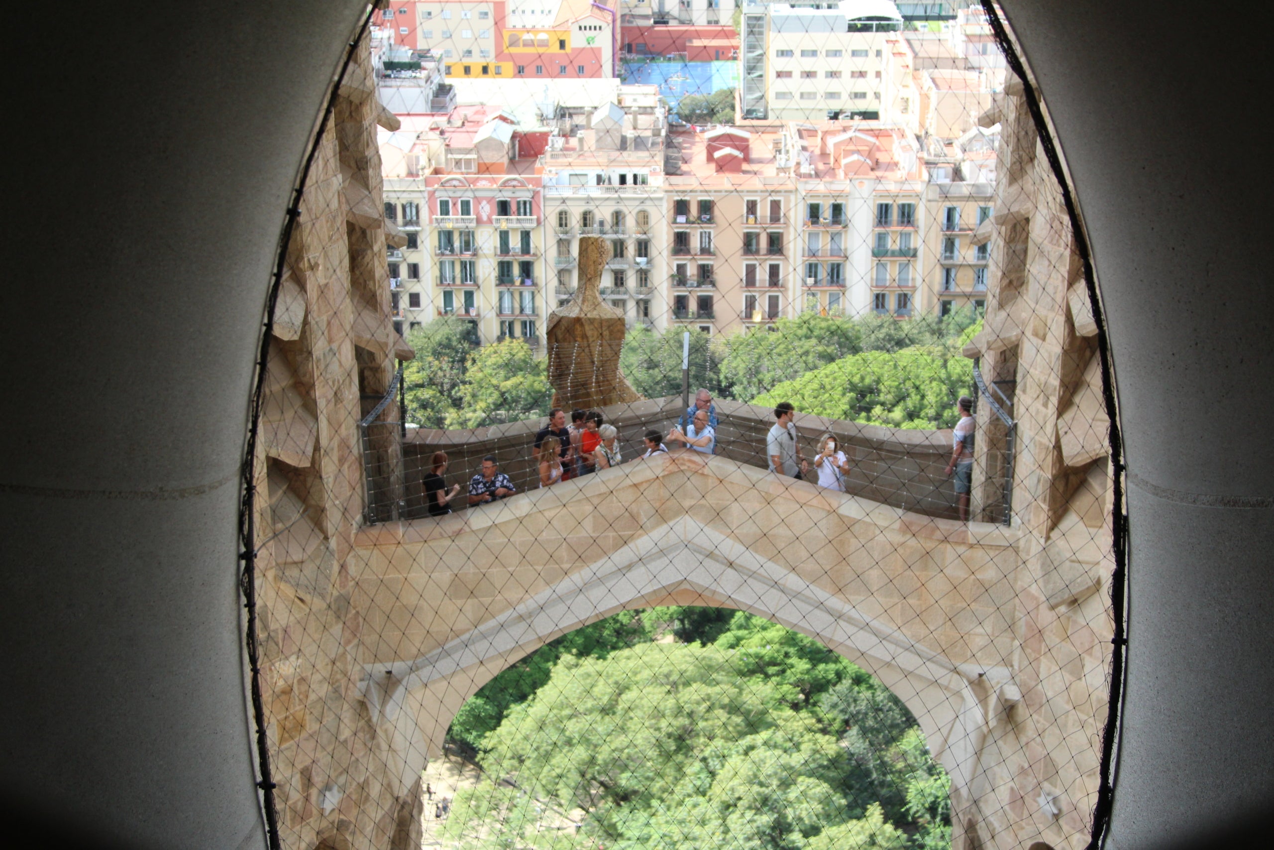 Vistes des d'un dels ventanals de la sala Creuer de la Sagrada Família / A.R.