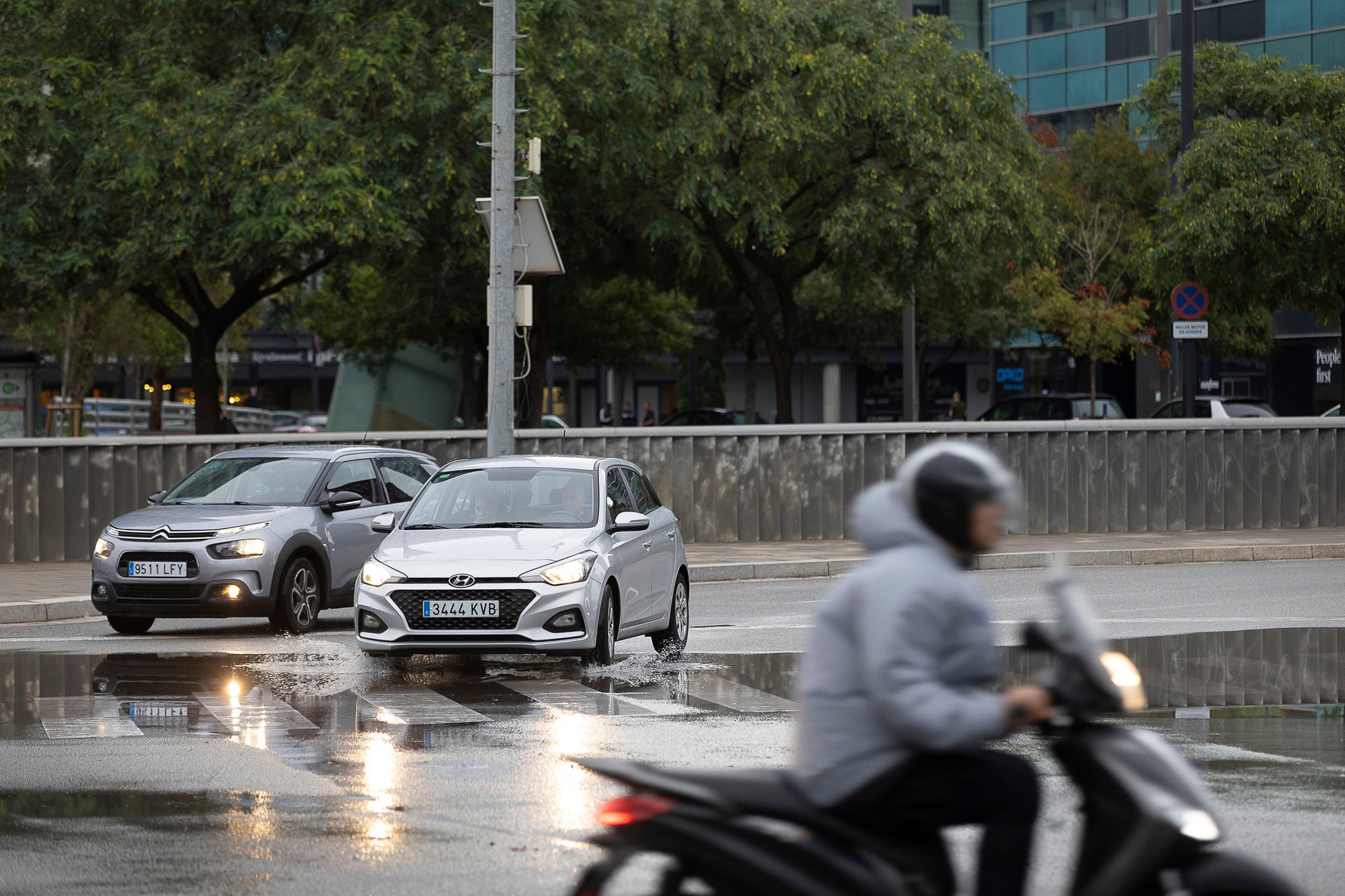 Un dia de pluja a Barcelona JORDI PLAY