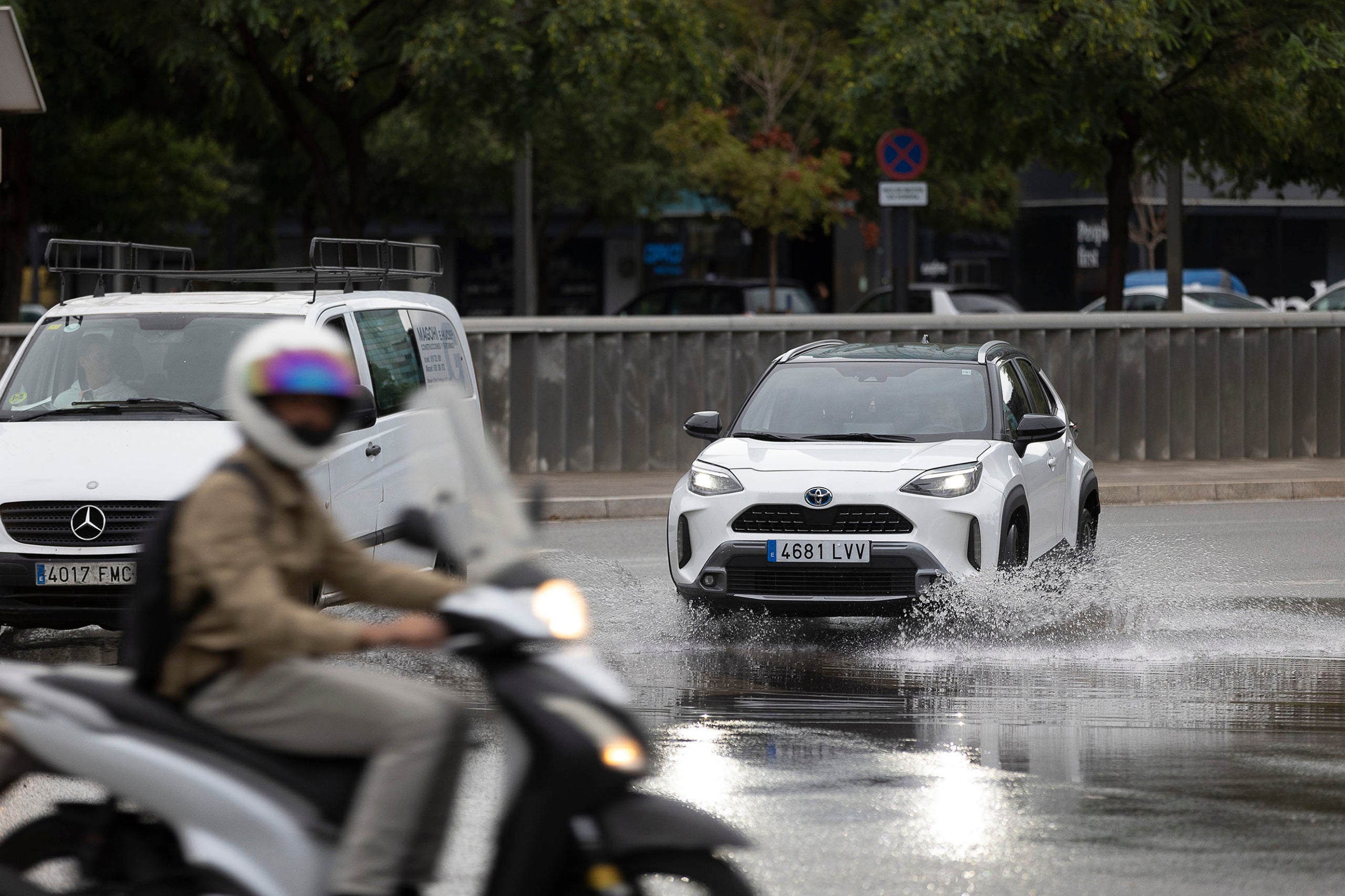 Pluja a la ciutat de Barcelona. mobilitat Dana sequera trànsit