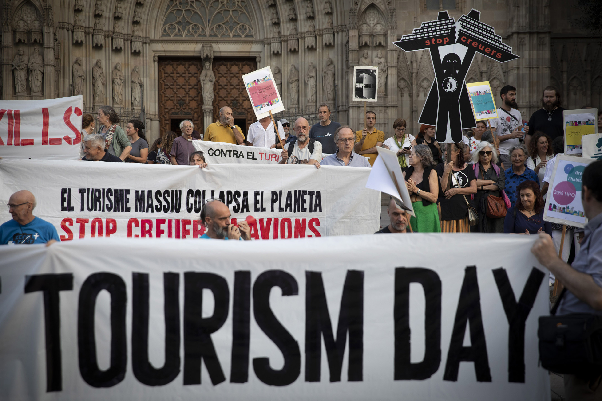 Un moment de la manifestació contra la massificació turística durant el Dia Internacional del Turisme / Jordi Play