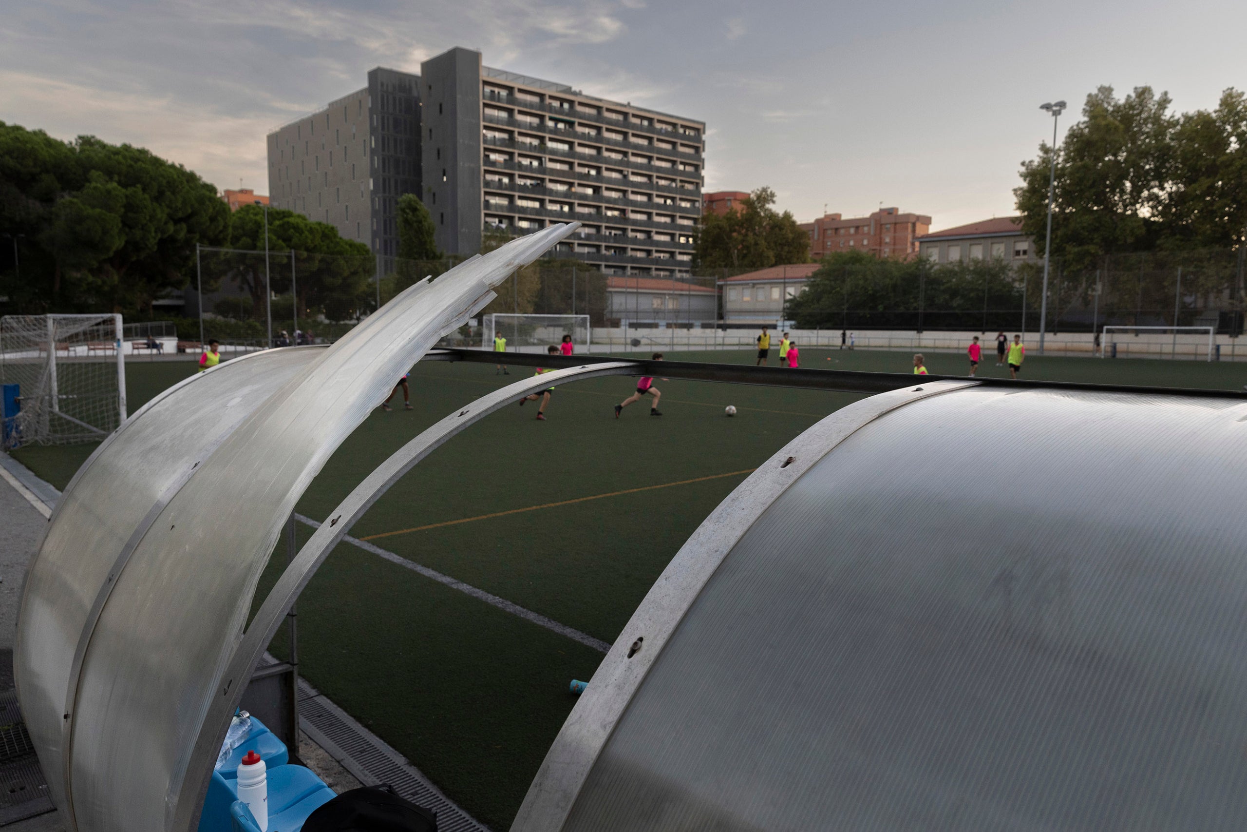 Camp de l'energia, a la zona Franca, on juga la UE Sants. instal.lacions esportives municipals en mal estat.