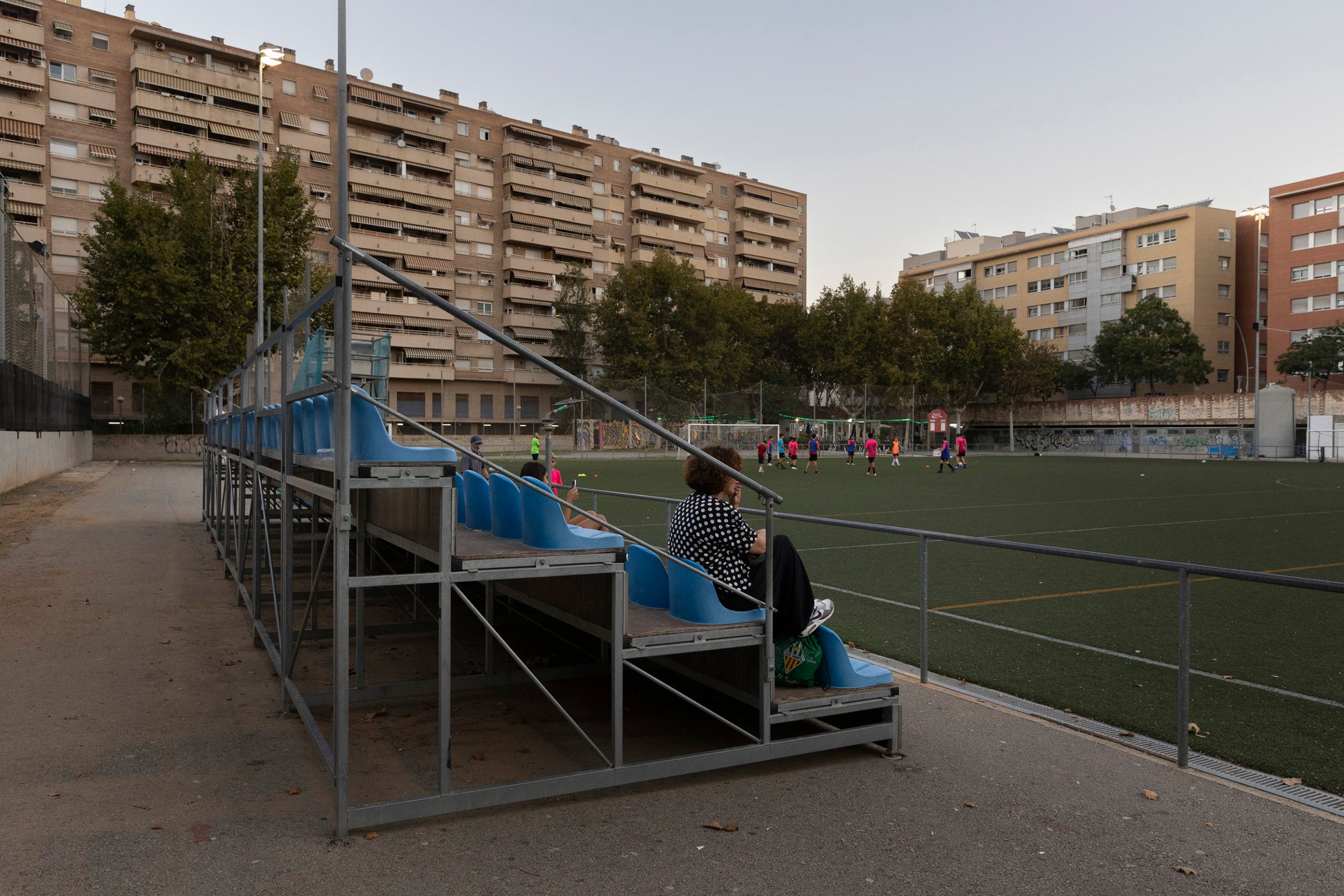 Camp de l'energia, a la zona Franca, on juga la UE Sants. instal.lacions esportives municipals en mal estat.
