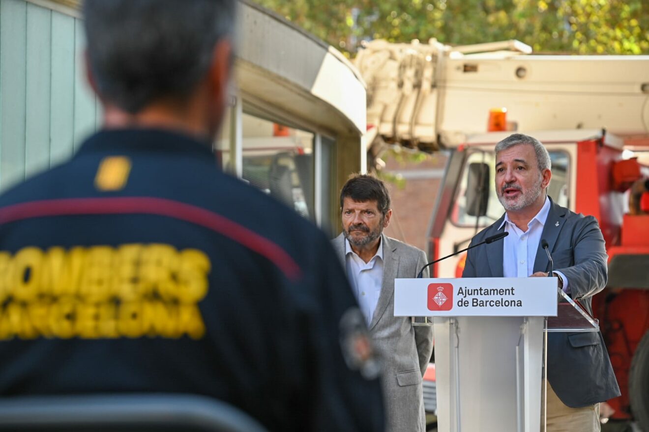 Collboni, en l'acte que escenifica l'enviament a Kíiv | Ajuntament 