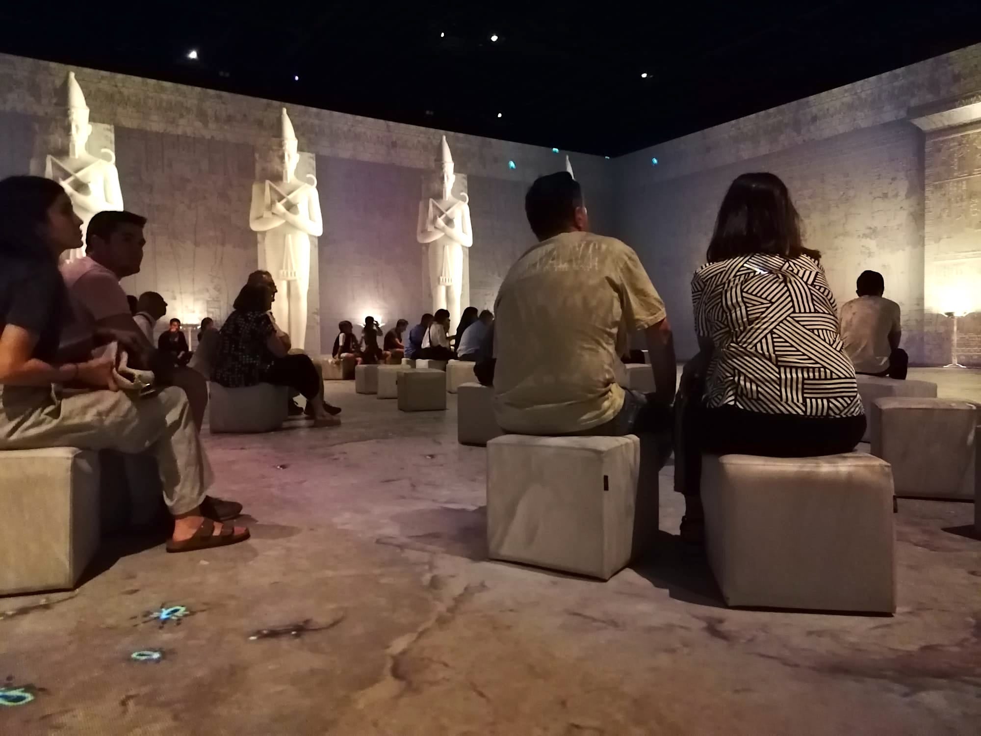 A l'inici de l'exposició, Tutankamon parla directament a l'espectador | Gabriel González - TOT Bcn