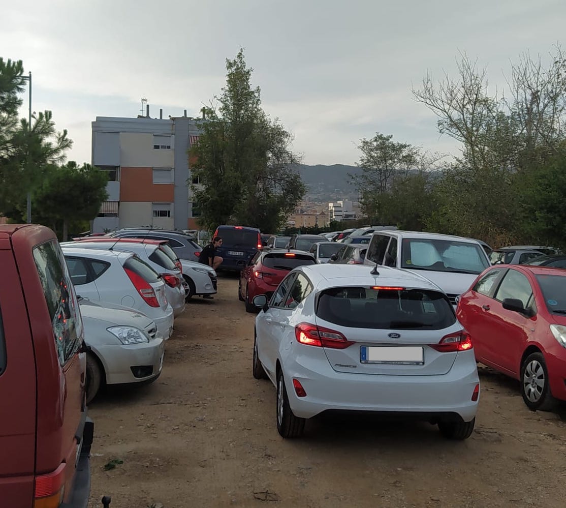Els cotxes omplen les esplanades, sobretot a la zona del Polvorí | Cedida