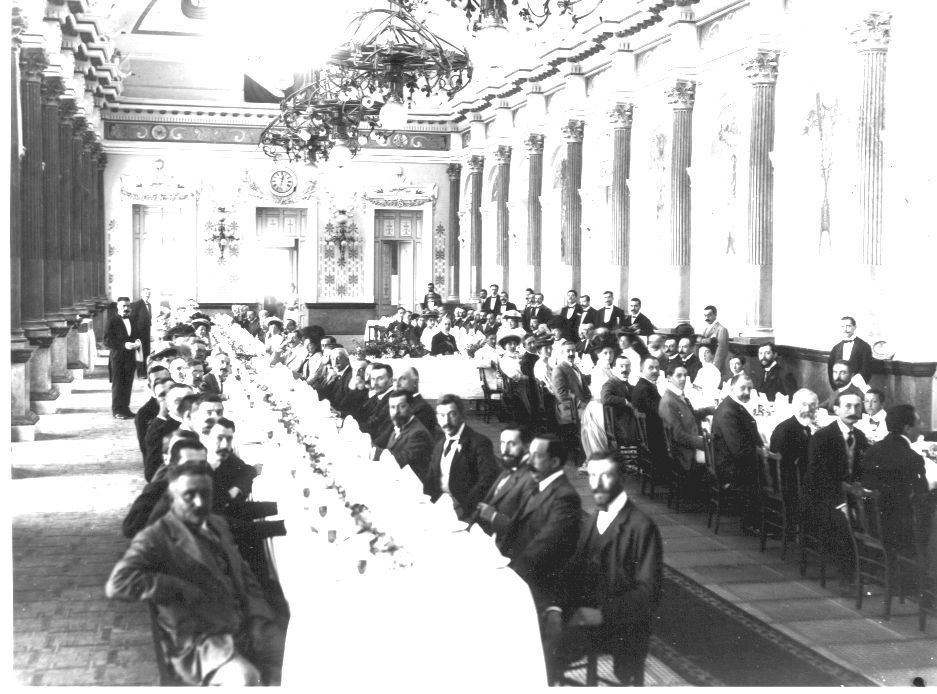 Una de les trobades de la burgesia barcelonina al restaurant de luxe del Portal de la Pau / Port de Barcelona