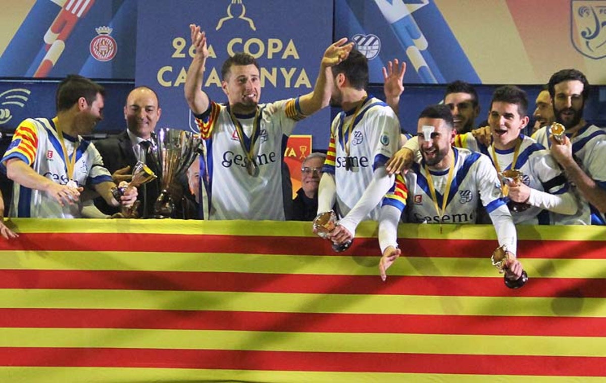 Los jugadores del Europa celebrando la Copa Cataluña de 2015 | CE Europa