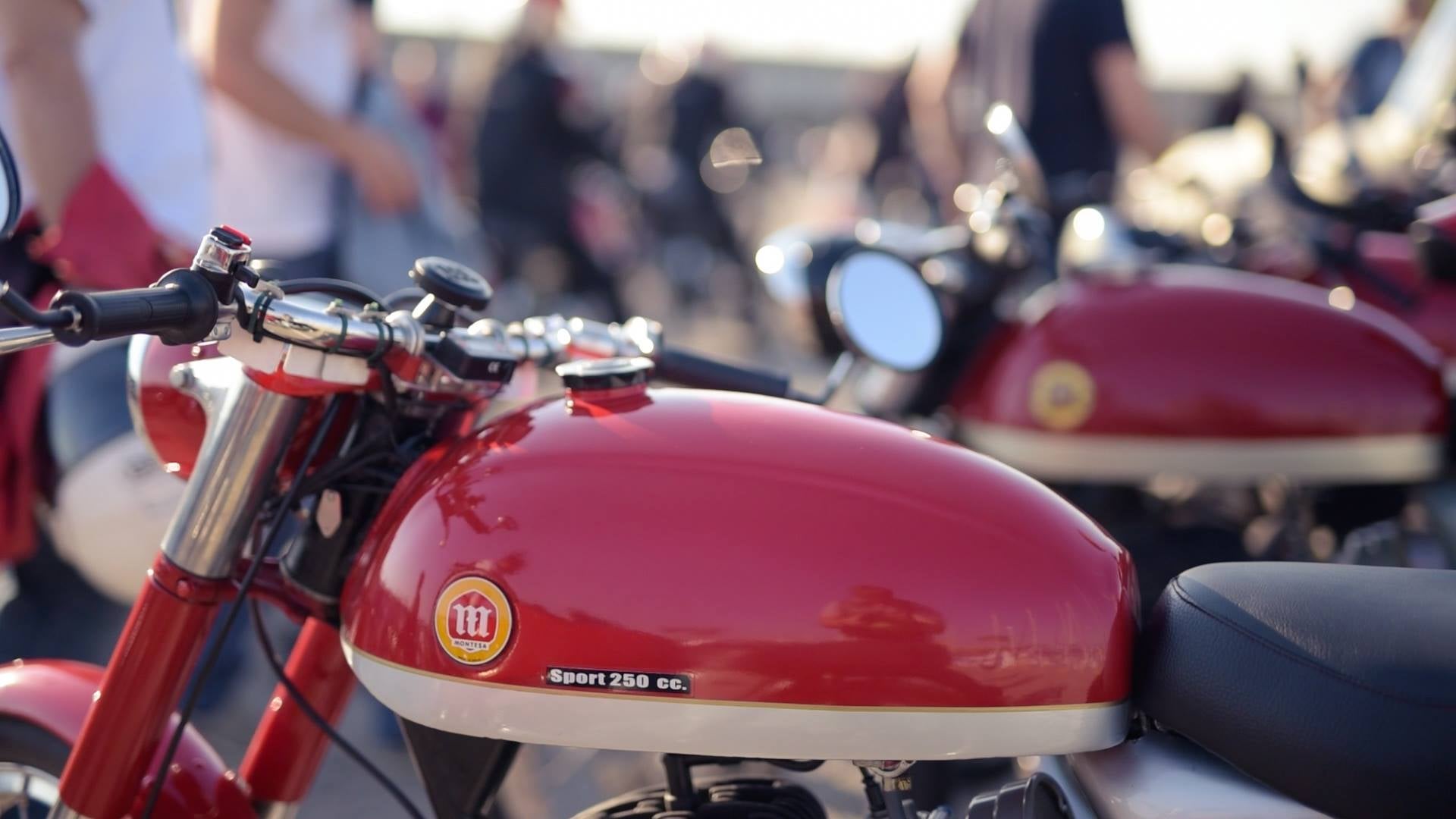 Diversos models de la Montesa Impala en una exhibició a Barcelona / Moto Club Impala