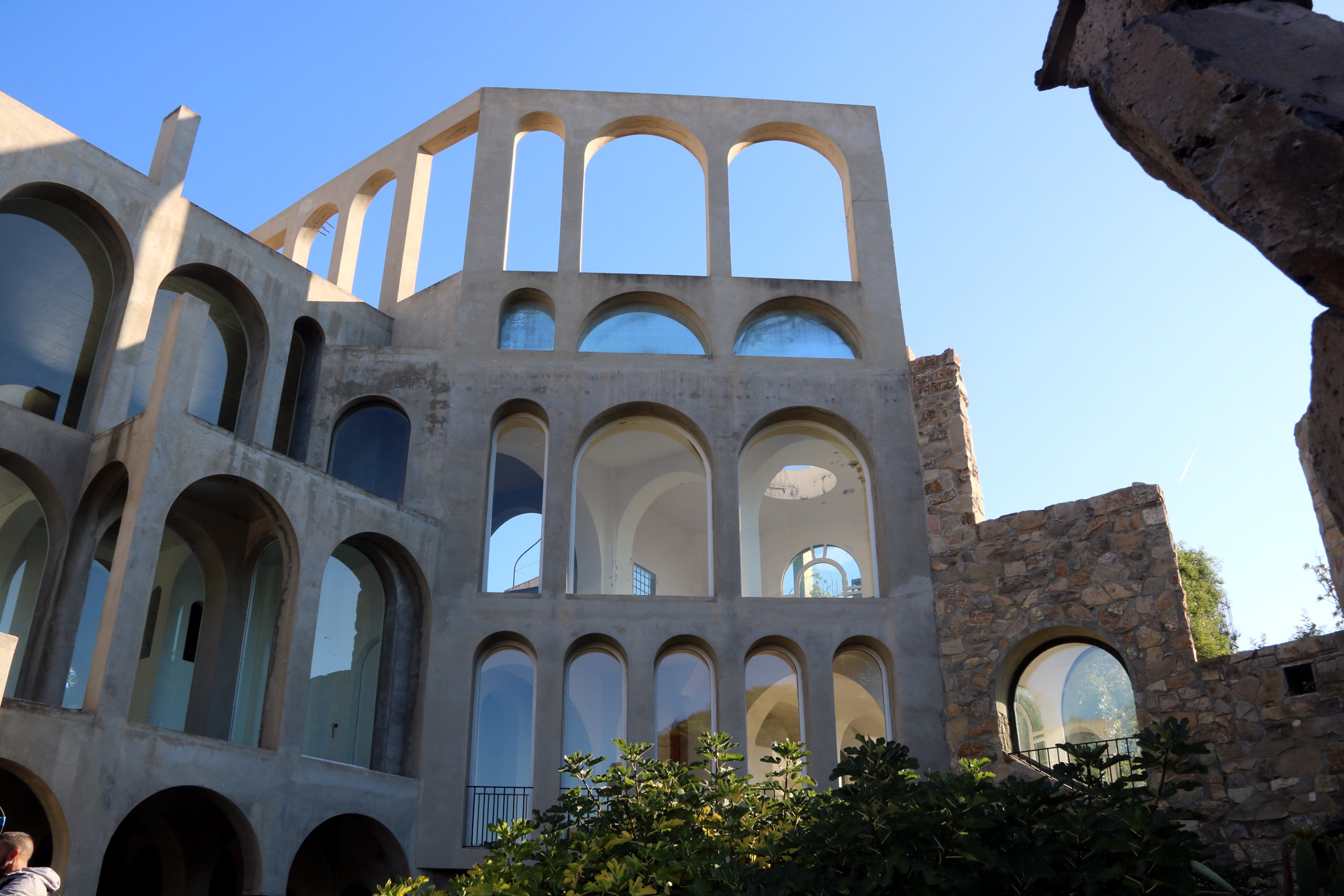 La gran obra inacabada de l'escultor Xavier Corberó a Esplugues de Llobregat / Àlex Recolons