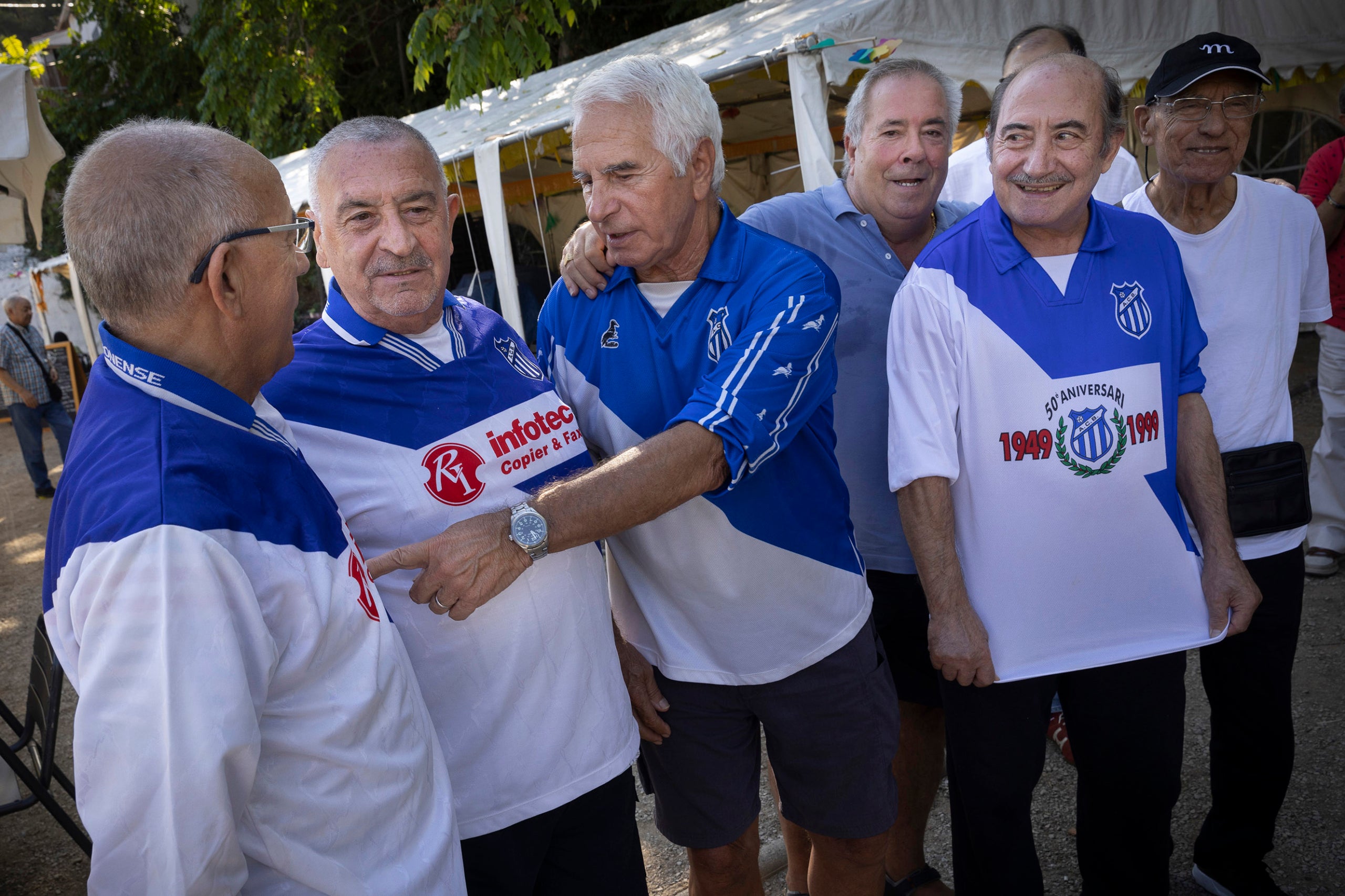 Trobada d' exjugadors de l'equip de futbol ja desaparegut AC Baronense del barri de Can Baró.