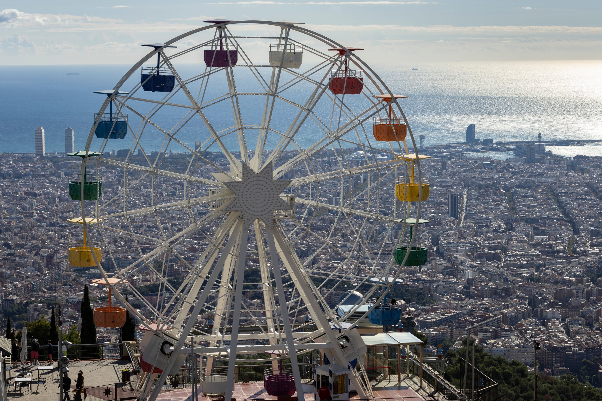Panoràmica de Barcelona des del Parc d'atraccions del Tibidabo / Jordi Play