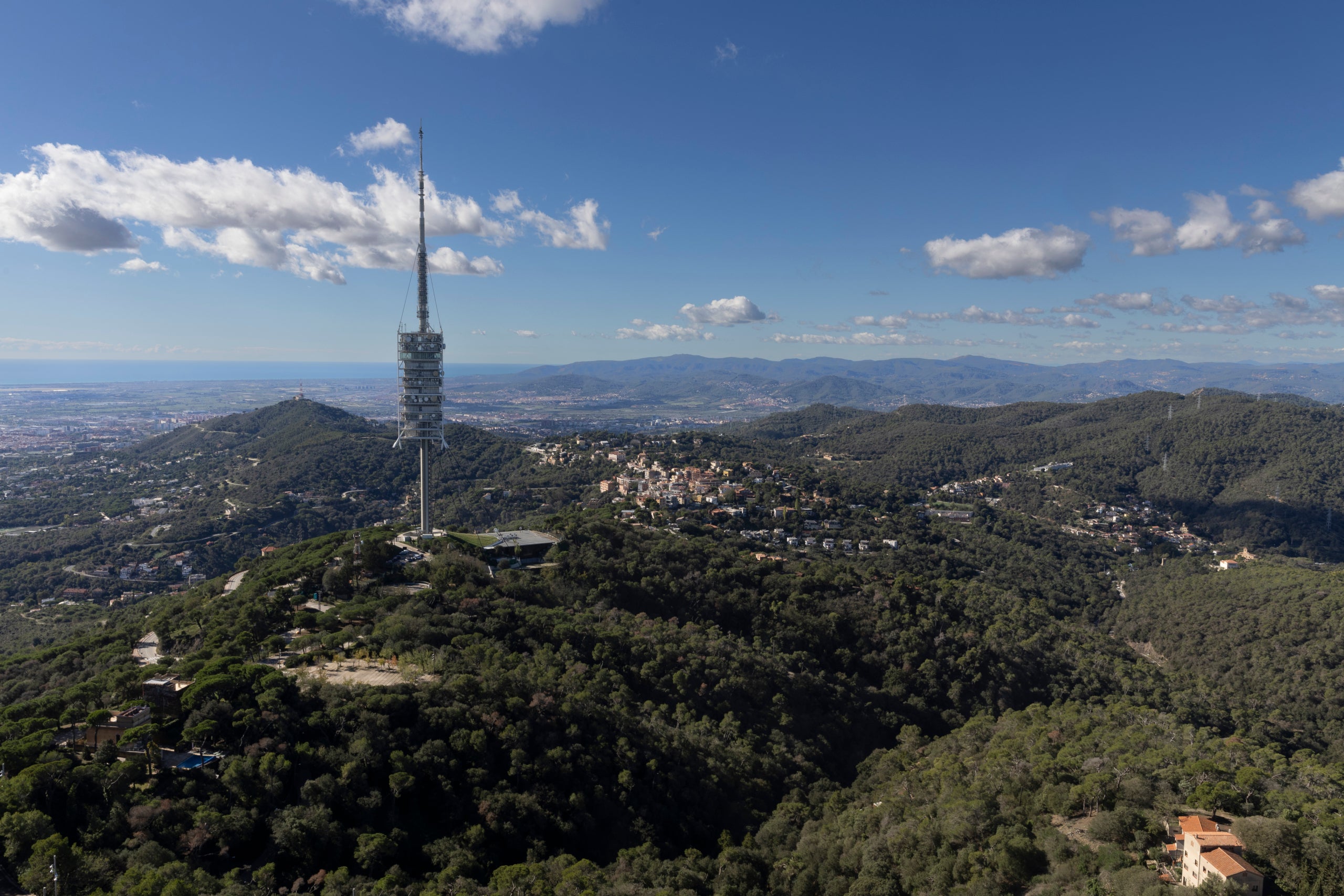 Panoràmica de Collserola des del Tibidabo. Torre de telecomunicacions | Jordi Play