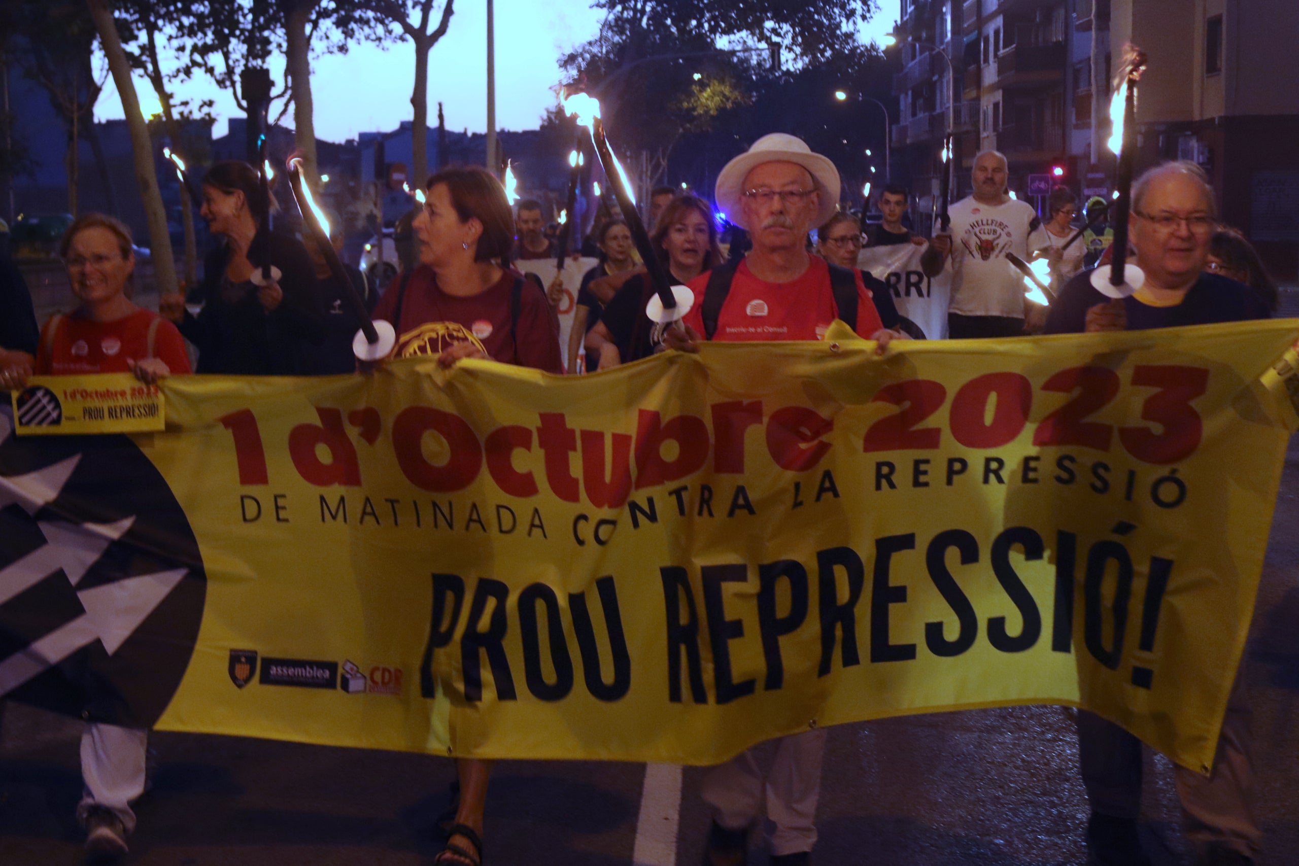 Una de les columnes dels CDR que aquest matí ha sortit cap a Barcelona / Nico Tomás
