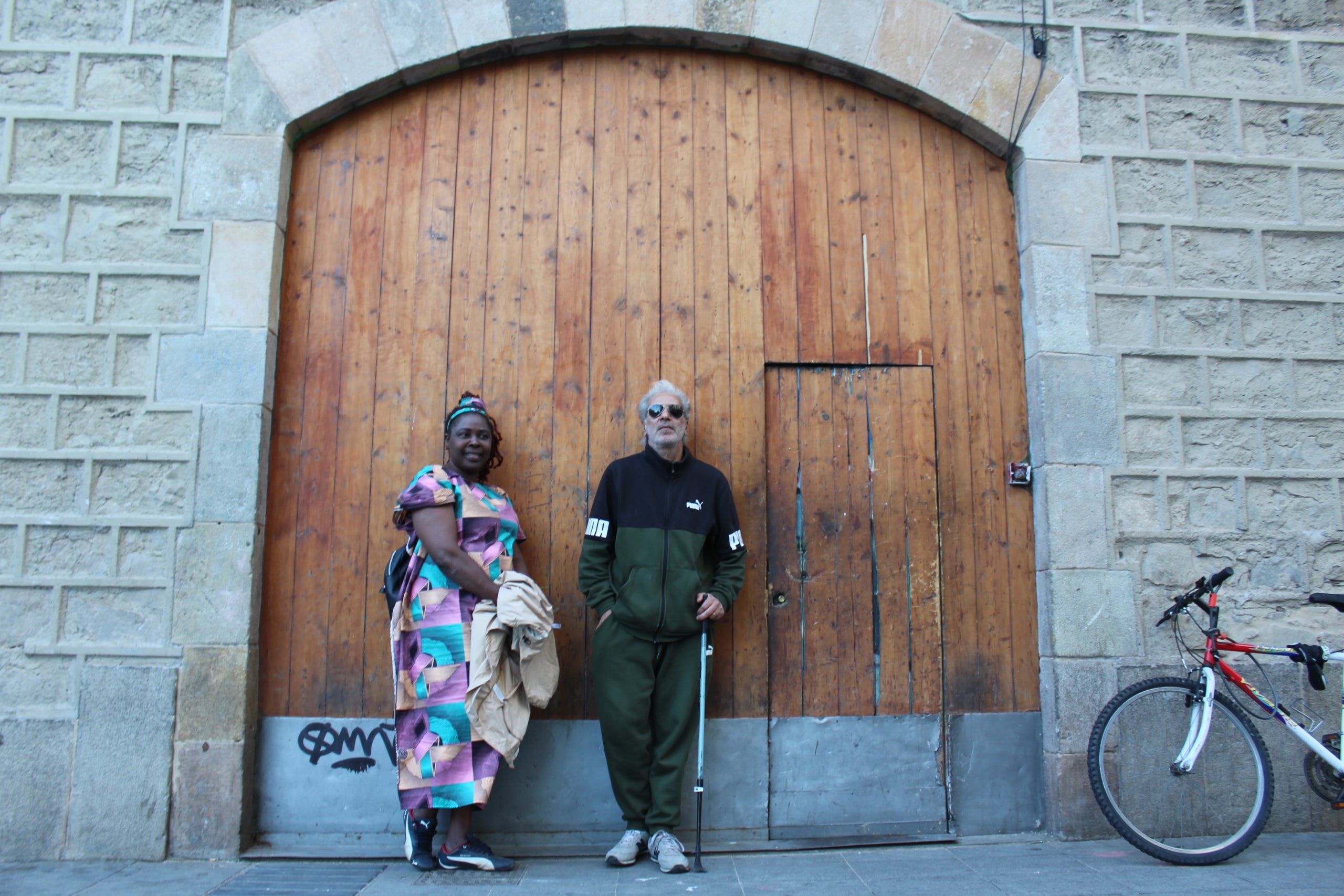 La Lily i el Djamal a les portes de La Tancada / Alba Losada