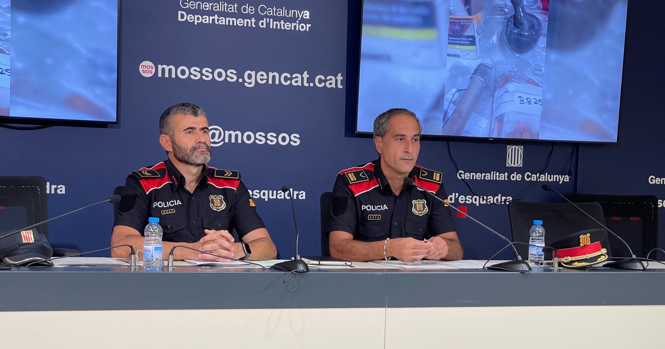 El sotscap de la Comissaria General d’Informació, intendent David Sánchez, i el sergent del Tedax Carles Mitjà, en el moment d'explicar el cas Piros/QS
