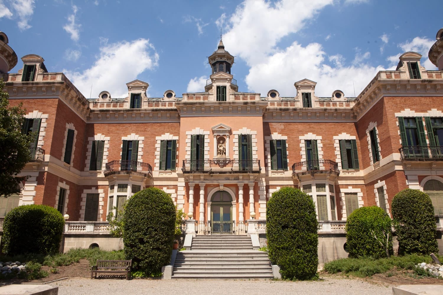 L'actual Palau de les Heures, conegut abans com la Casa Gallart, en una imatge d'arxiu / Diputació de Barcelona