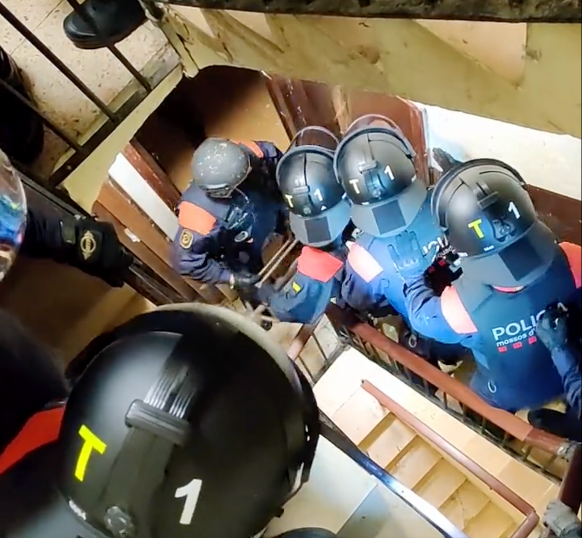 Captura d'imatge del vídeo de l'operatiu policial / Mossos d'Esquadra 