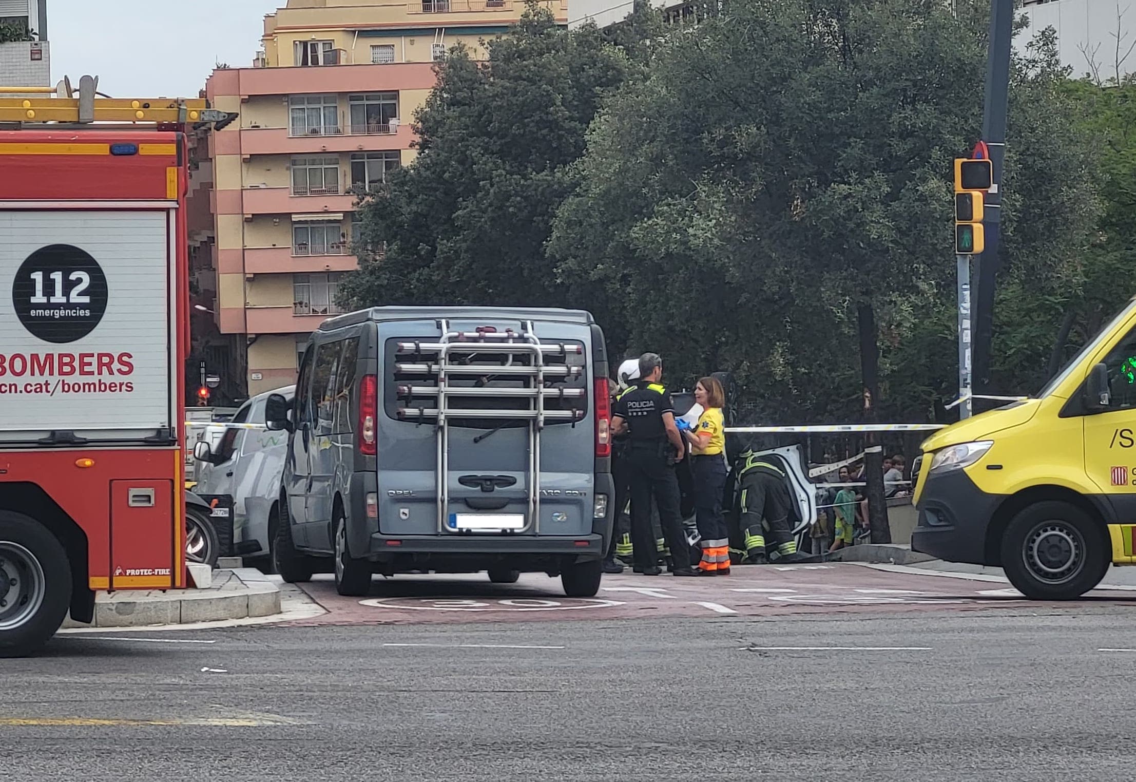 Els Bombers treballant en l'accident | Cedida