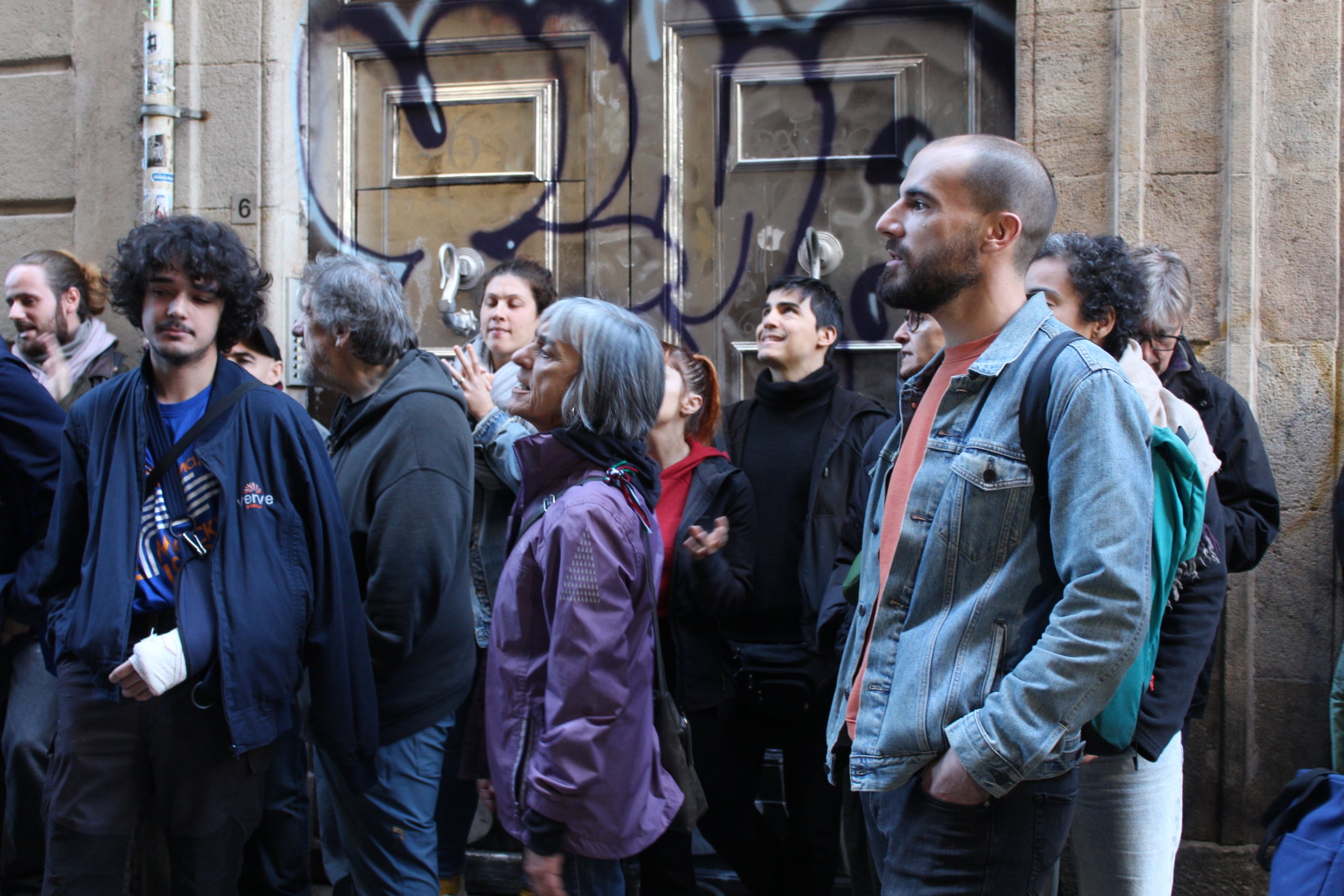 Alguns dels activistes que es van concentrar a les portes de la finca d'Espinosa / A.L.