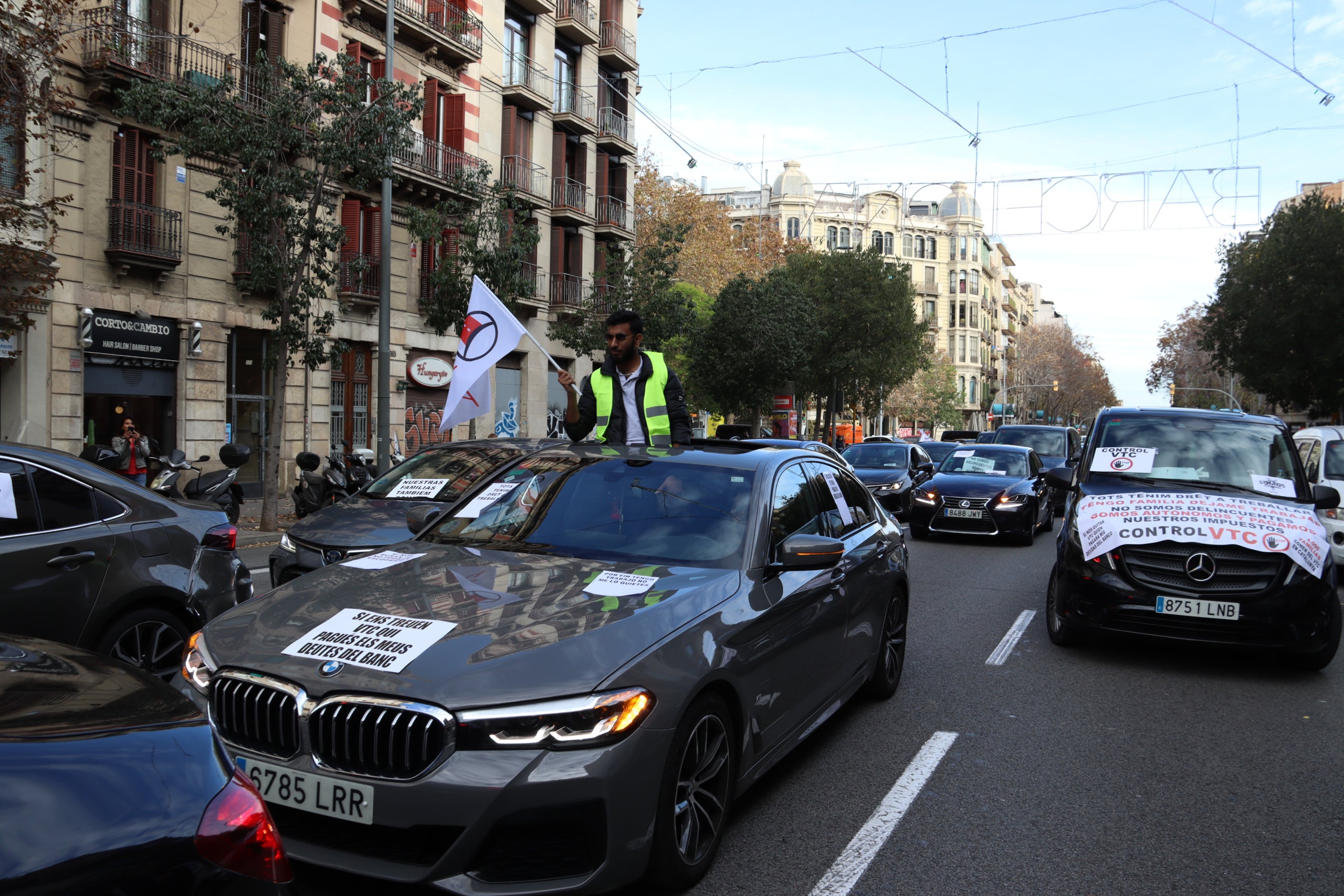 Conductors de les VTC durant la manifestació d'aquest dimarts / ACN