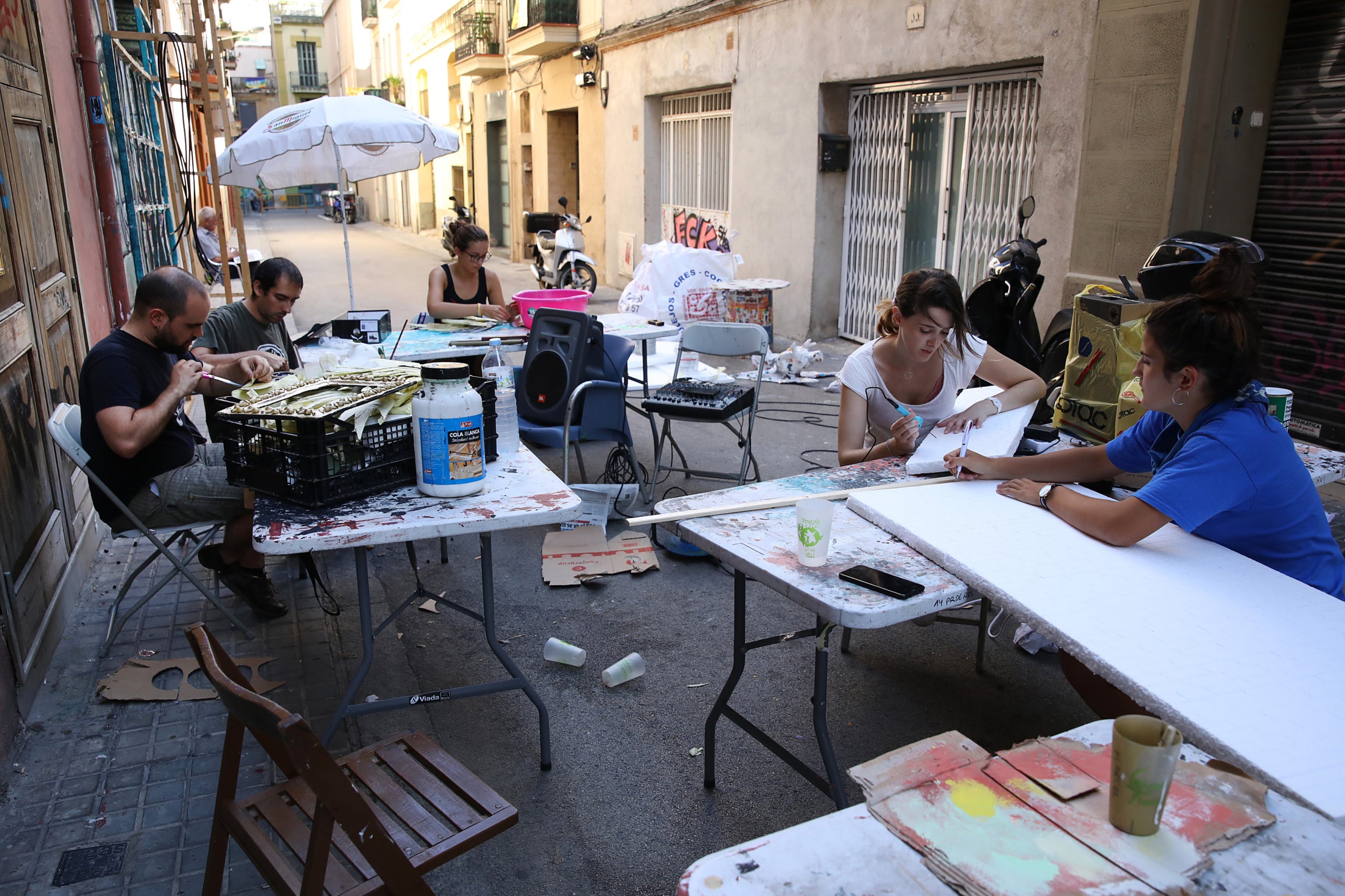 Preparatius carrers Festa Major de Gràcia. C/ Progrés i c/ Llibertat. Emilio José Manero.