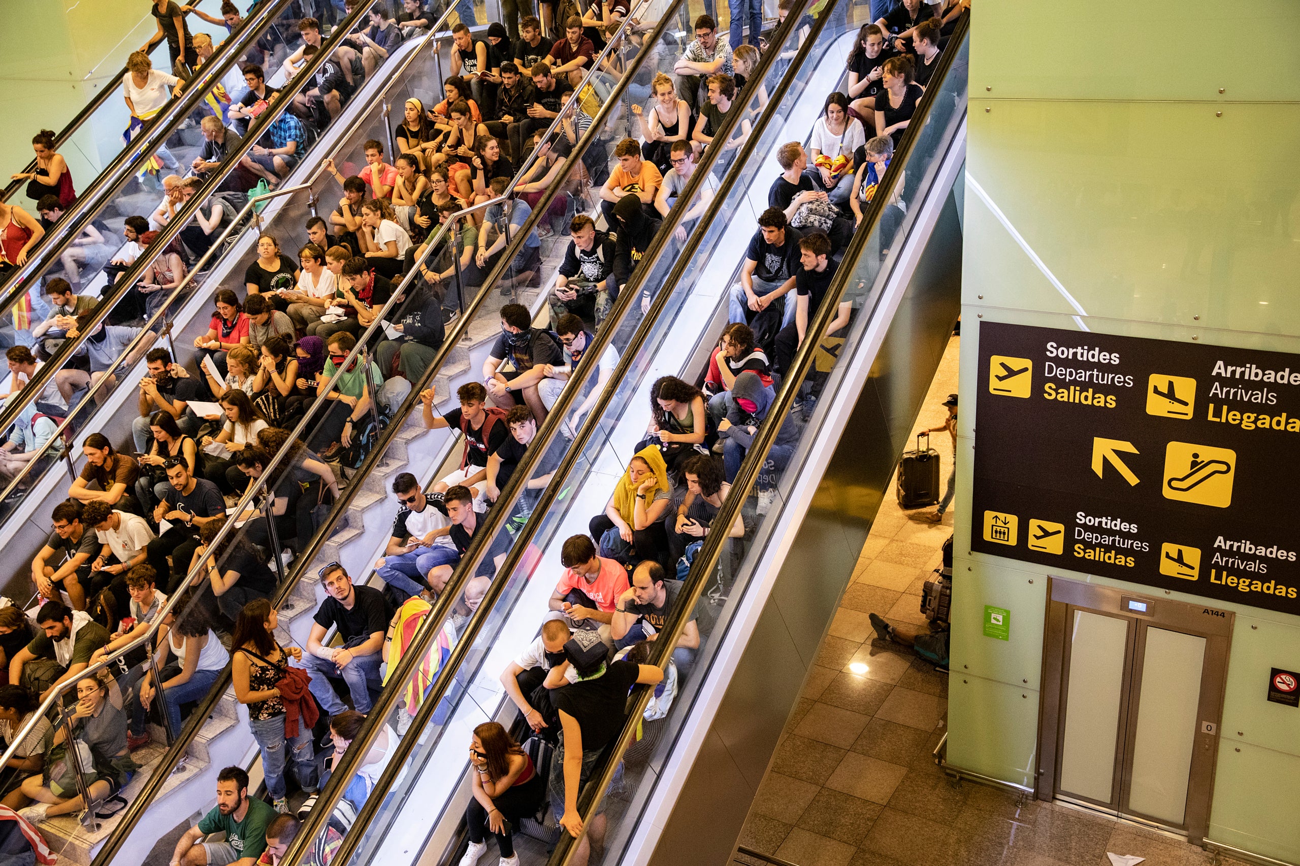 Resposta del tsunami democràtic contra la sentència del judici del Procés, a l'aeroport de Barcelona 