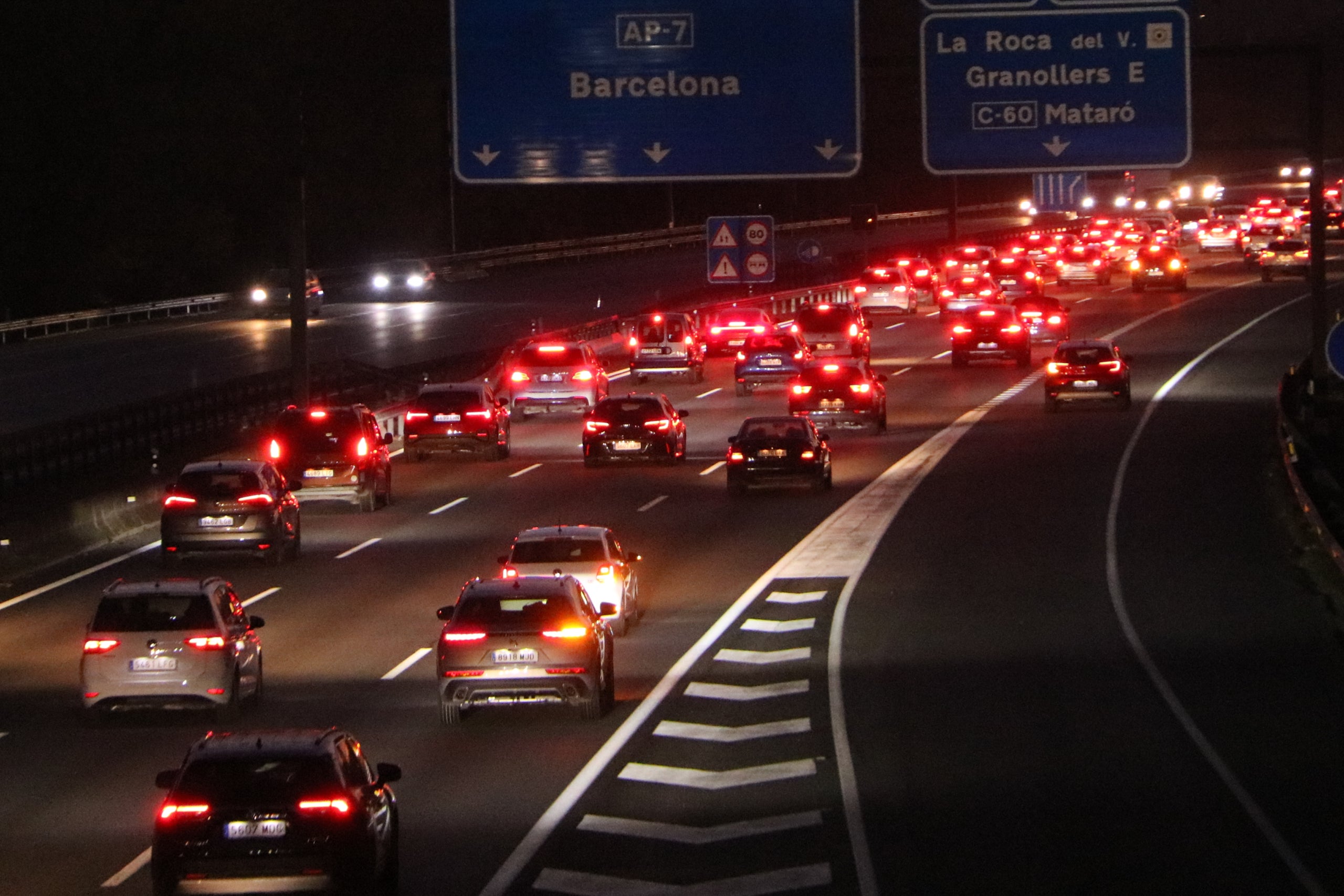 Prop de 112.000 vehicles havien tornat a l'àrea de Barcelona aquest diumenge abans de les cinc de la tarda / ACN
