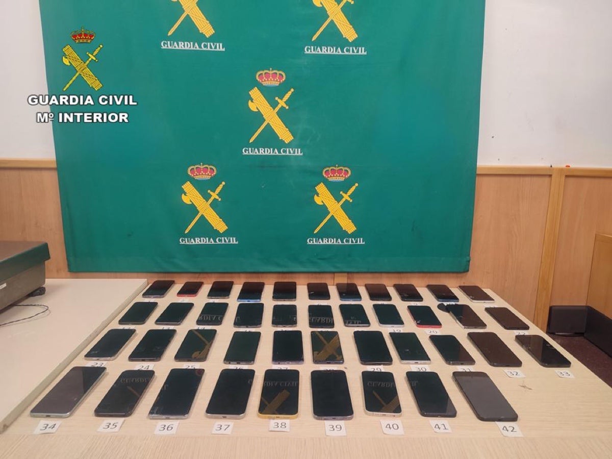 El botí de 42 mòbils GUARDIA CIVIL