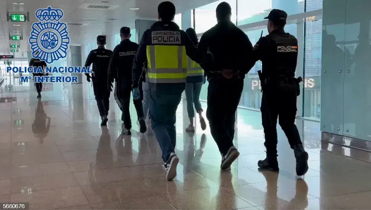 Tres detinguts a l'Aeroport de Barcelona acusats d'enviar droga a diferents països / Policia