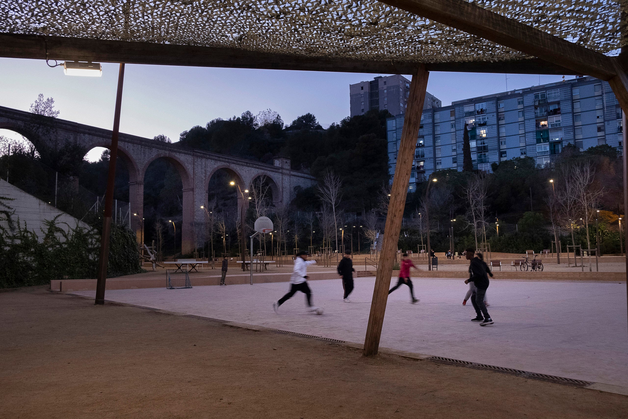 Pistes esportives del parc de l'Aqüeducte de Ciutat Meridiana / Jordi Play