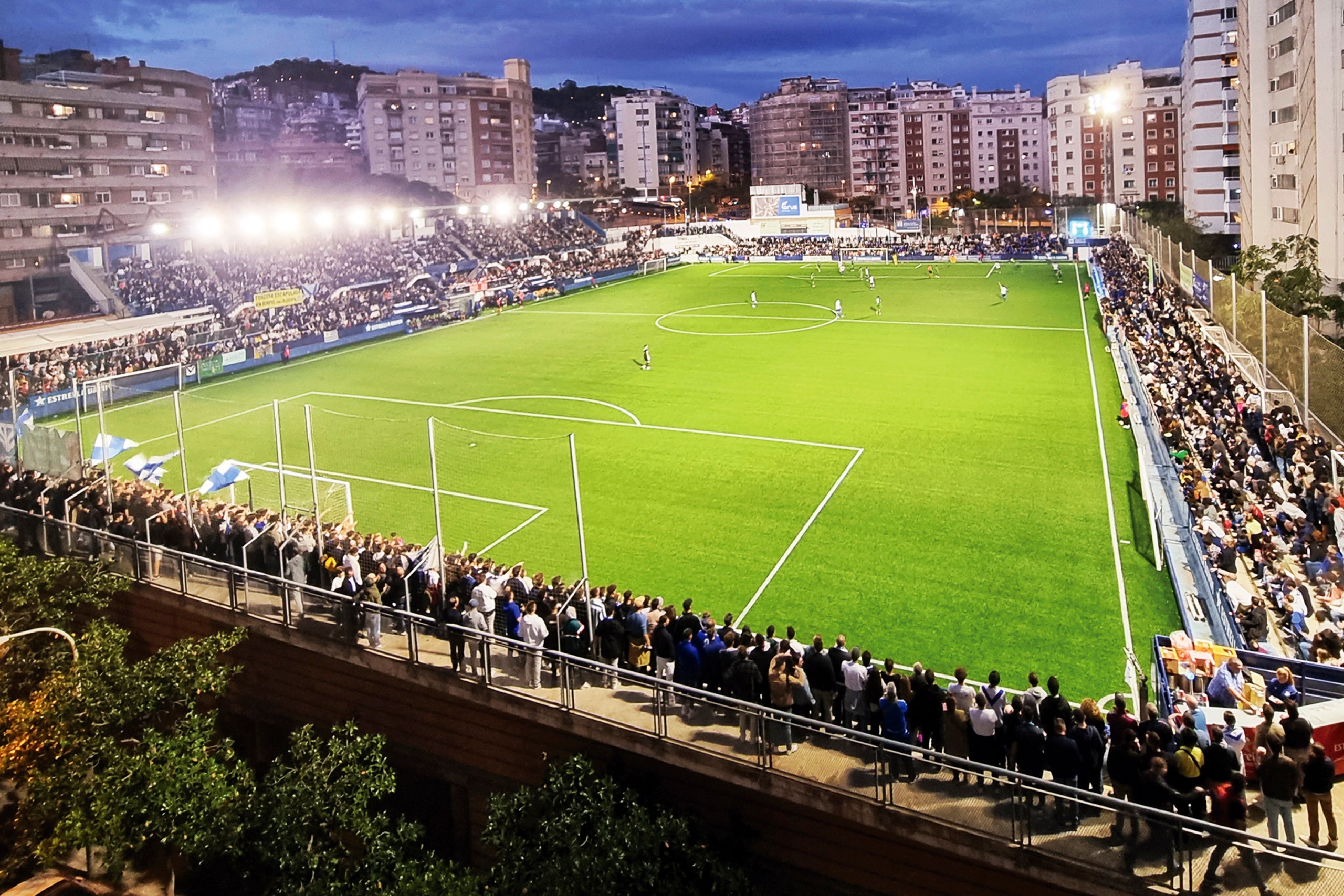 El Nou Sardenya ple de gom a gom pel partit contra el Lleida | CE Europa