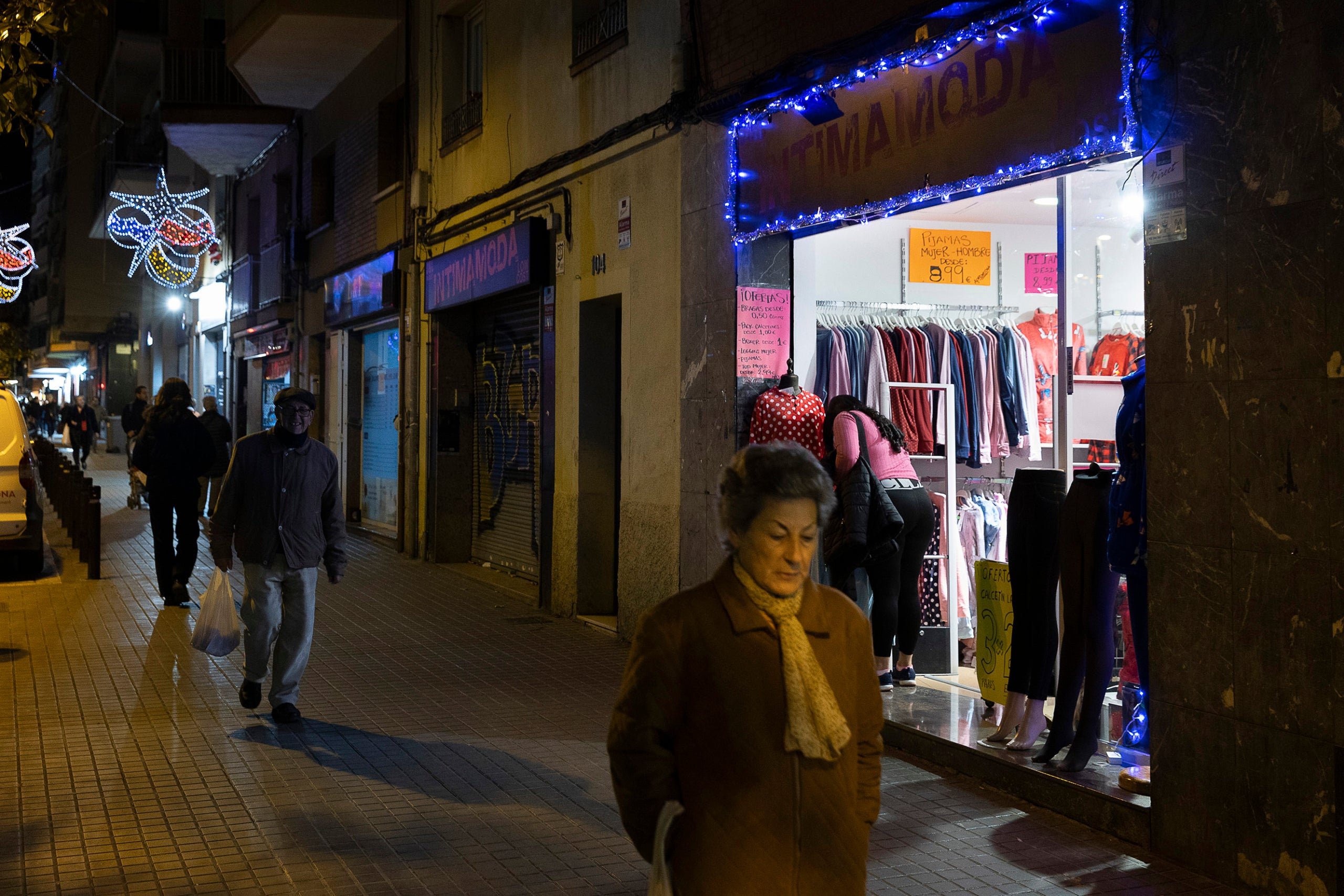 Nadal a Nou Barris. Via Júlia. barris perifèrics, comerç de proximitat als barris