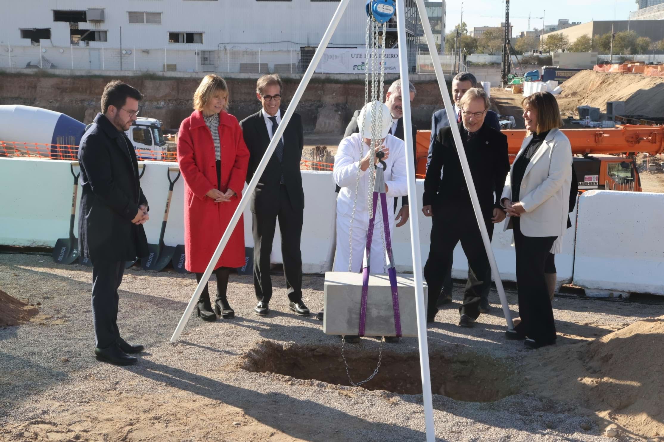 Acte simbòlic de col·locació de la primera pedra del nou pavelló del recinte firal de Gran Via de l'Hospitalet de Llobregat / Foto: Xavier Subias | Diputació de Barcelona
