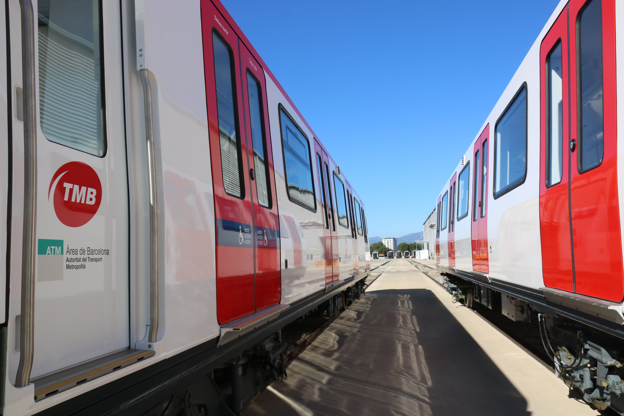 Dues de les primeres unitats de tren Alstom de la sèrie 7.000 i 8.000 que substituiran els trens més antics de les línies 1 i 3 del metro de Barcelona | Albert Segura (ACN)