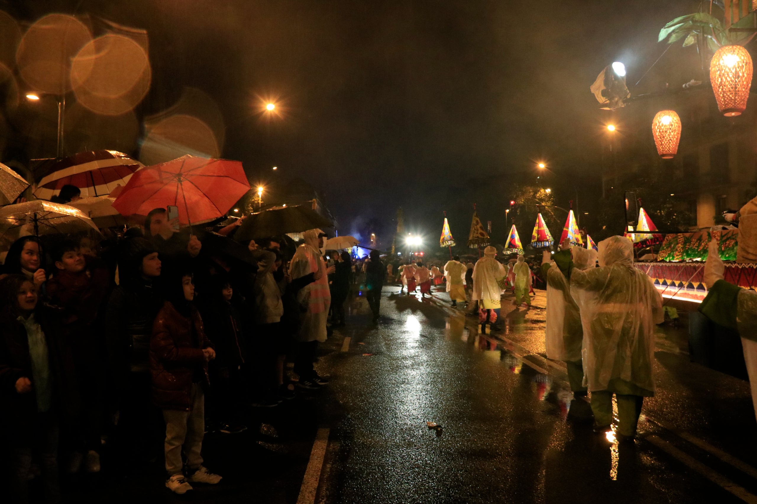 Un dels moments de la cavalcada de Reis d'aquest 2024 a Barcelona / Laura Fíguls (ACN)