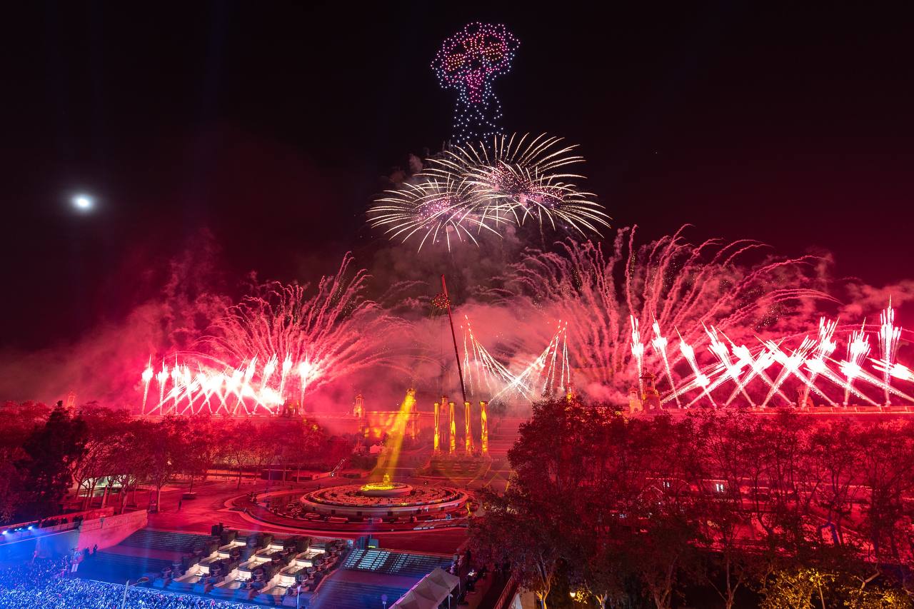 Barcelona acomiada l’any amb Maria Cristina ple a vessar: 120.000 persones