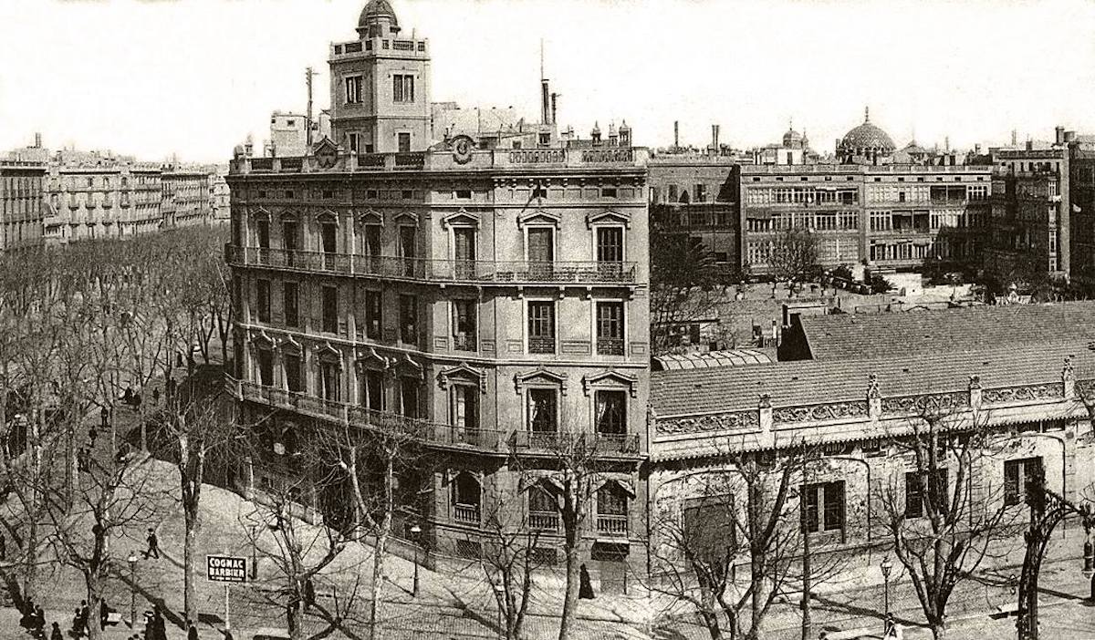 Fotografia antiga de la Casa Enric Losada abans del seu enderroc / Lucien Roisin Besnard