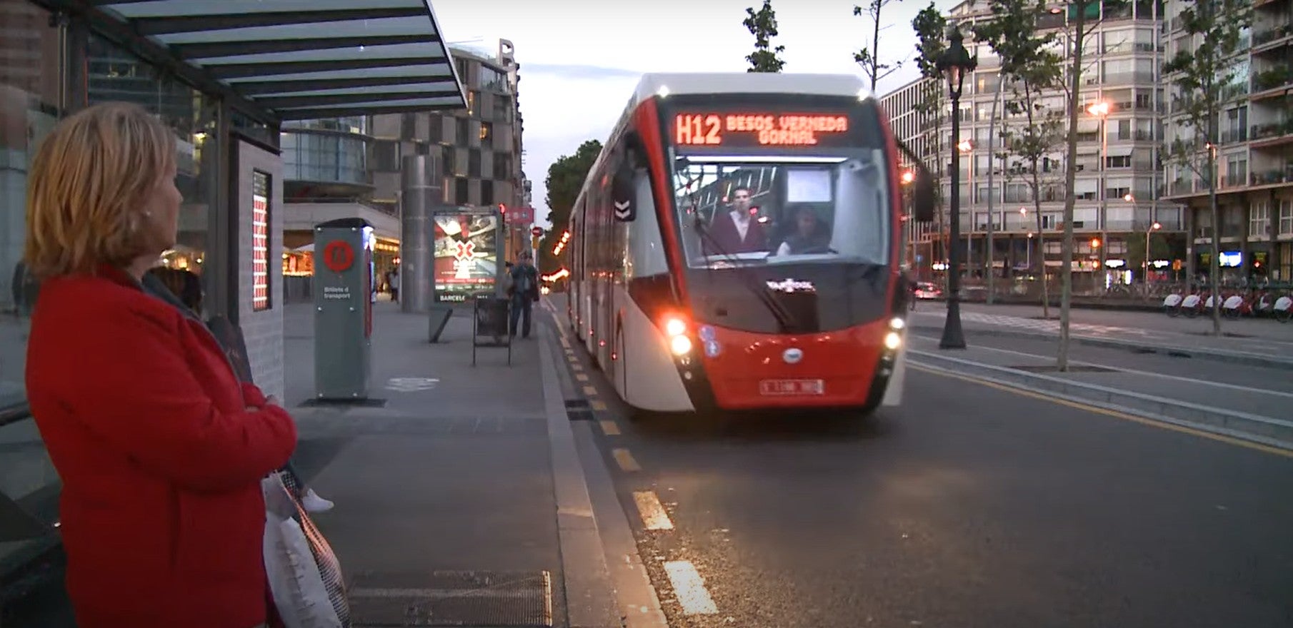 Un bus biarticulat de TMB / TMB