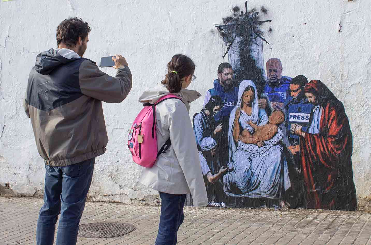 El mural de l'artista urbà Diego Ojeda del Clot que critica els bombardejos a la franja de Gaza / Cedida