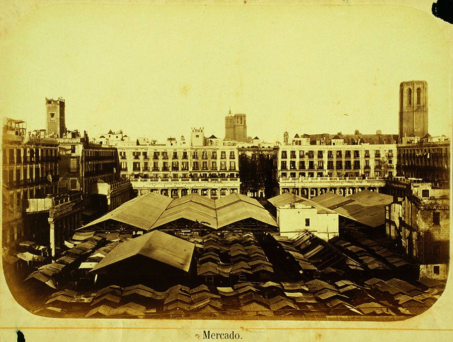 Vista superior del mercado de la Boqueria o de Sant Josep en 1874 / Joan Martí (Archivo Fotográfico de Barcelona)