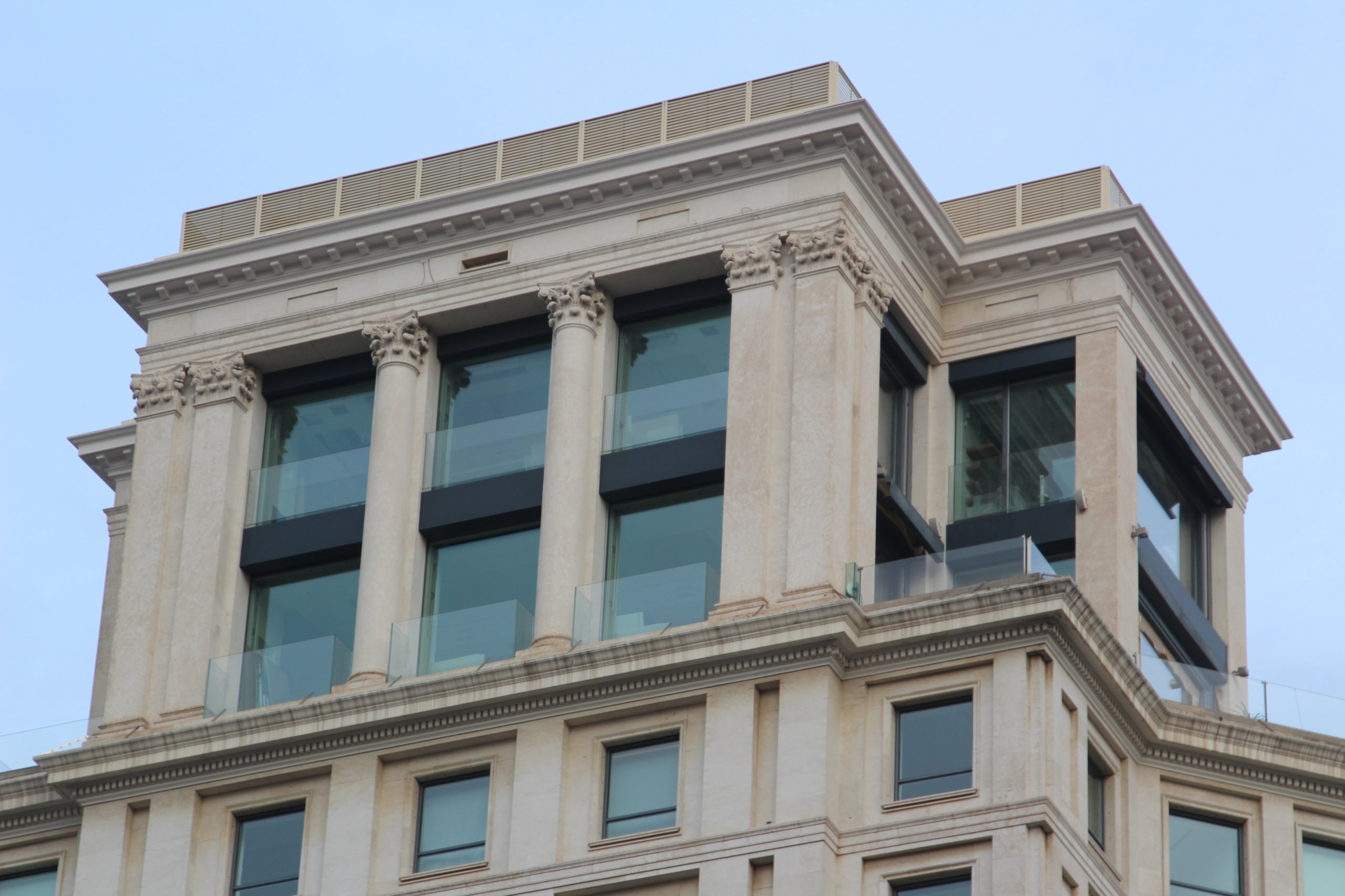 L'edifici del número 16 del passeig de Gràcia on durant dècades va estar ubicada la Terraza Martini / A.R.
