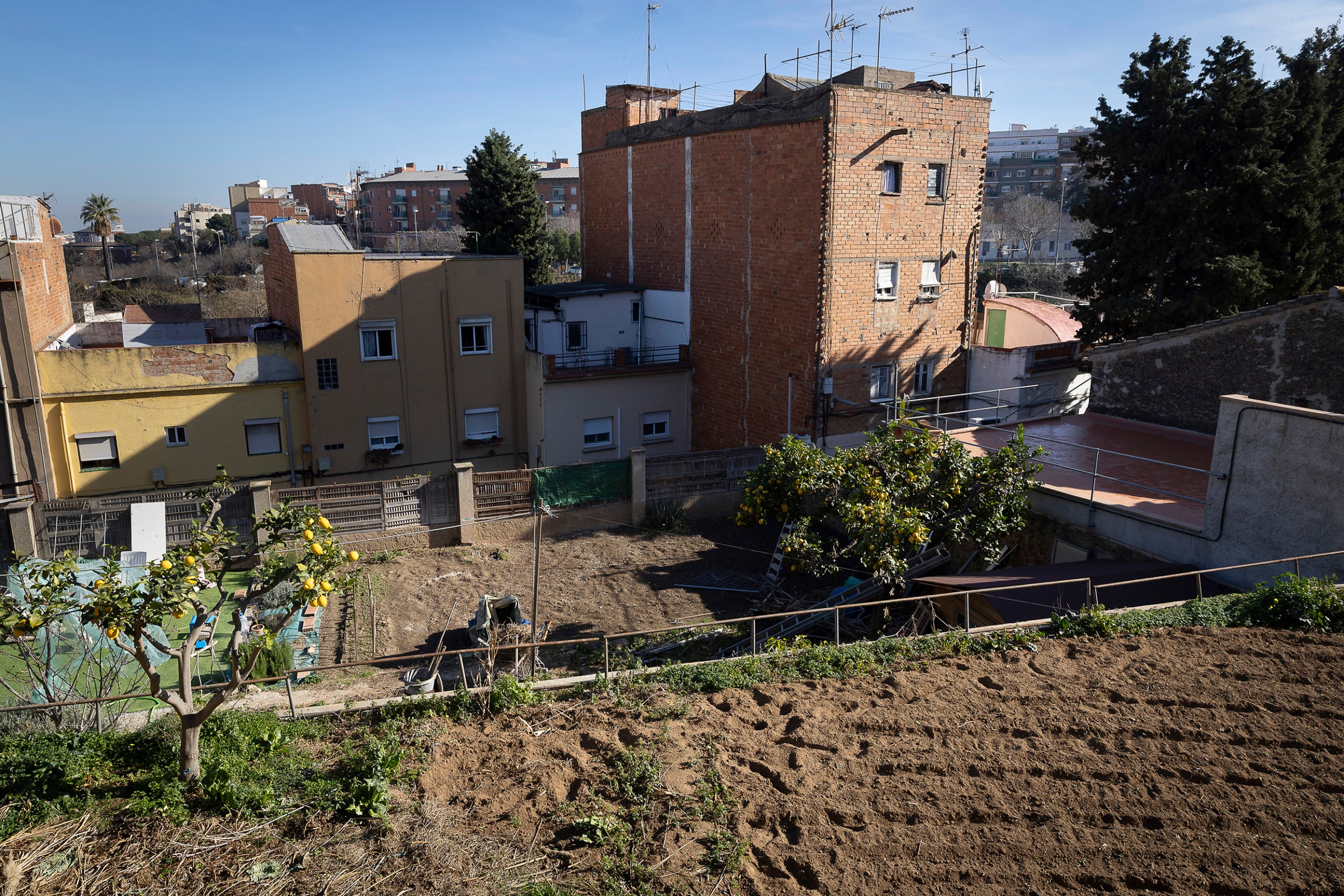 La manca d'equipaments és un dels problemes de la Clota / Jordi Play
