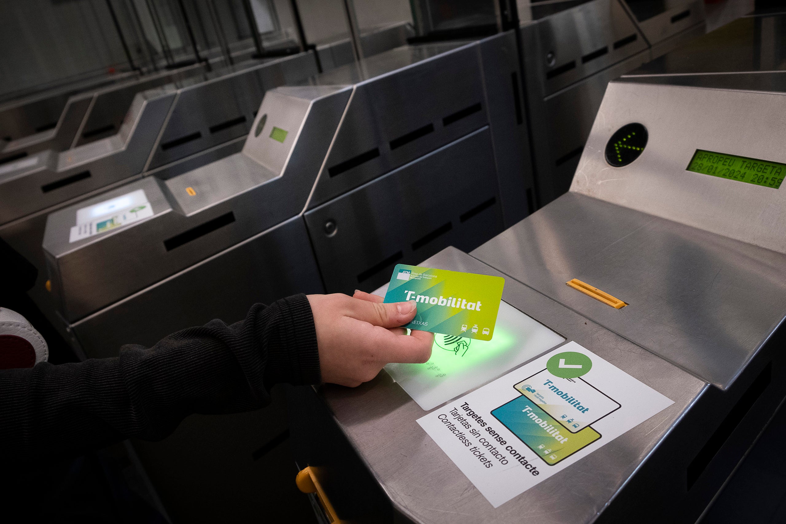 28.01.2024, Barcelona
Venta de tickets al Metro. Tarjeta T-Movilidad.
foto: Jordi Play