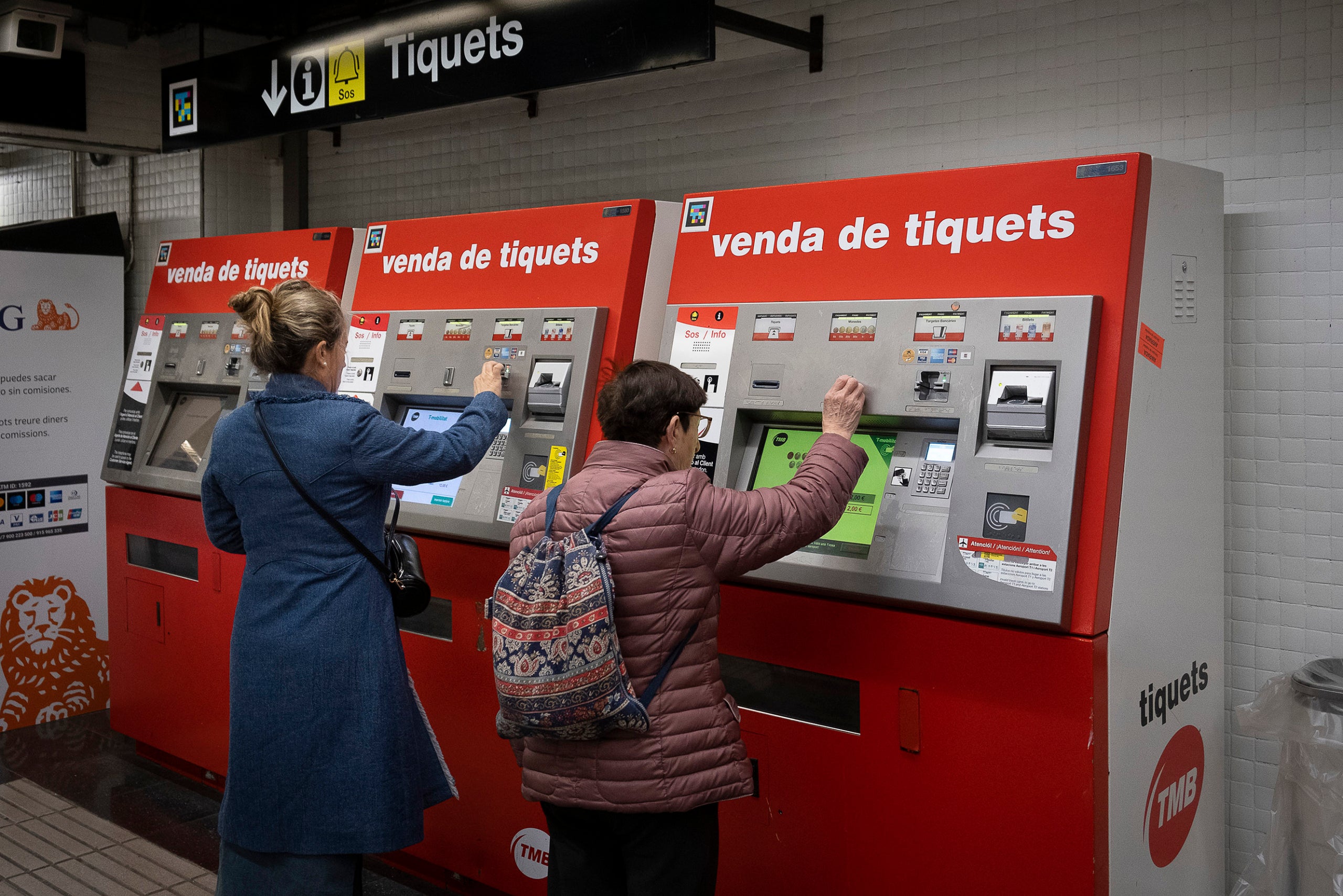 Venda de tiquets al Metro. Targeta T-Mobilitat. Preus del transport públic, TMB