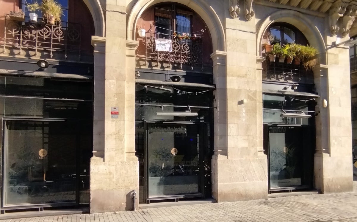 Façana del restaurant tancat d'Escanes i Mejide JORDI SUBIRANA