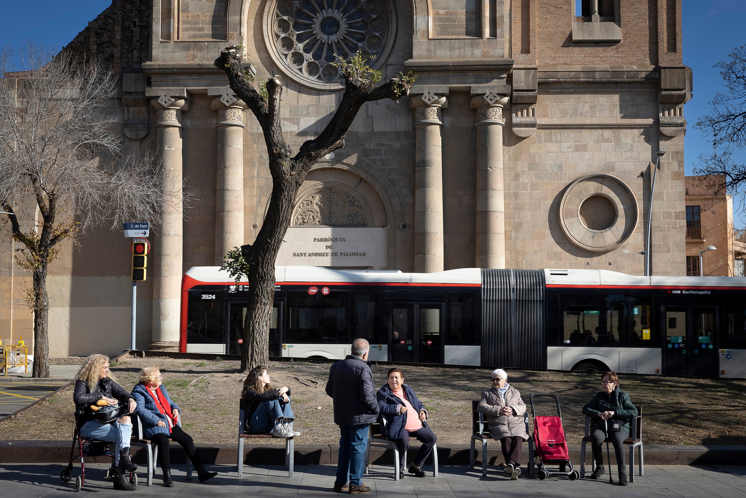 La plaça Orfila es troba al cor de Sant Andreu de Palomar / Jordi Play