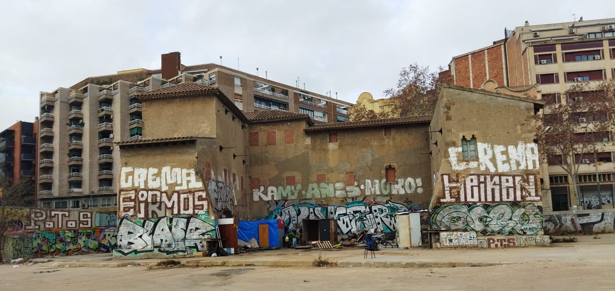 La Torre del Fang de la Sagrera, plena de barraques TOT BARCELONA